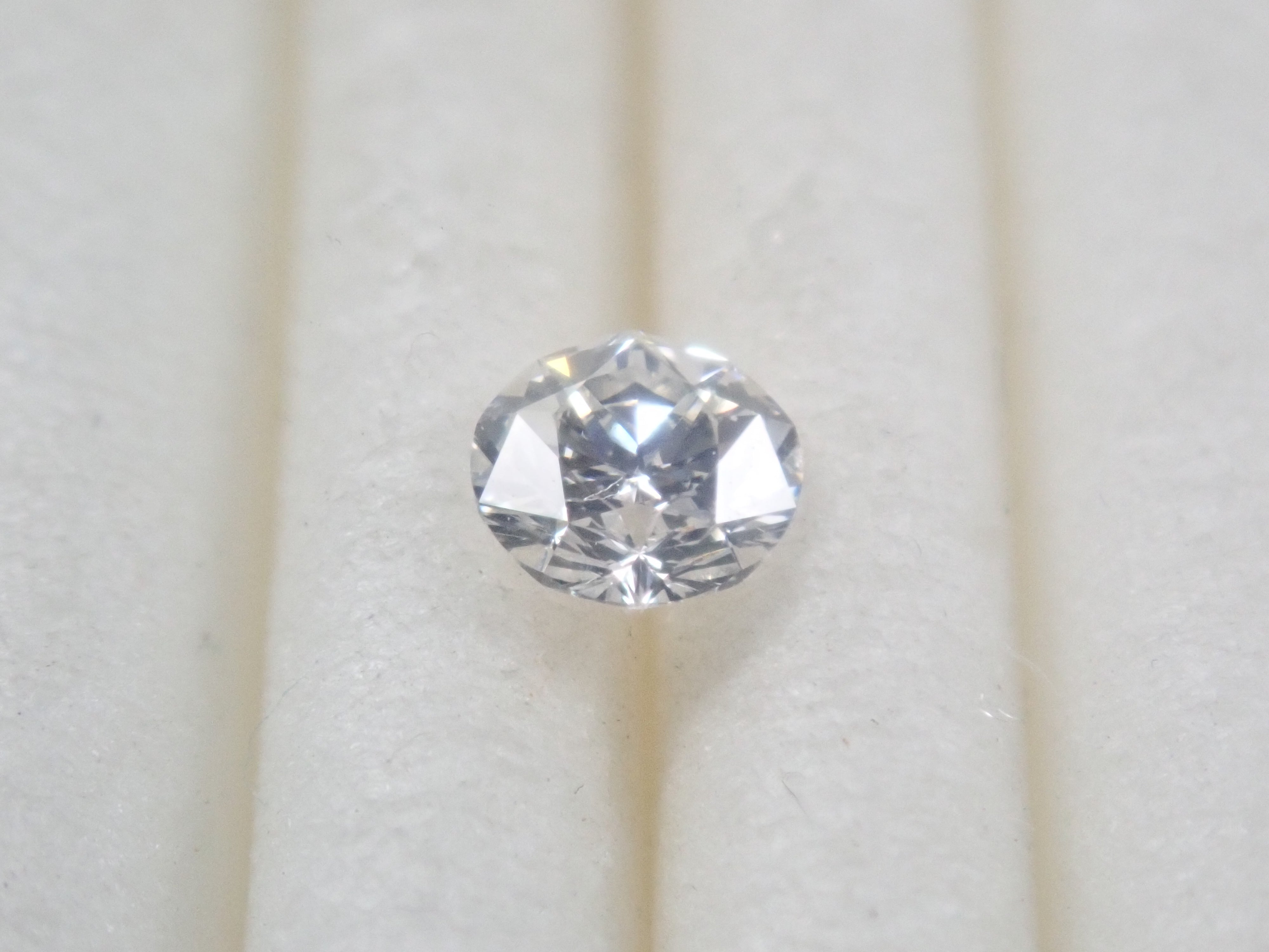 【5/14 22時販売】【カラフリ】星が浮かび上がる「WISH UPON A STAR®」3.5mm/0.166ct/F/VS1 ダイヤモンド　鑑定書