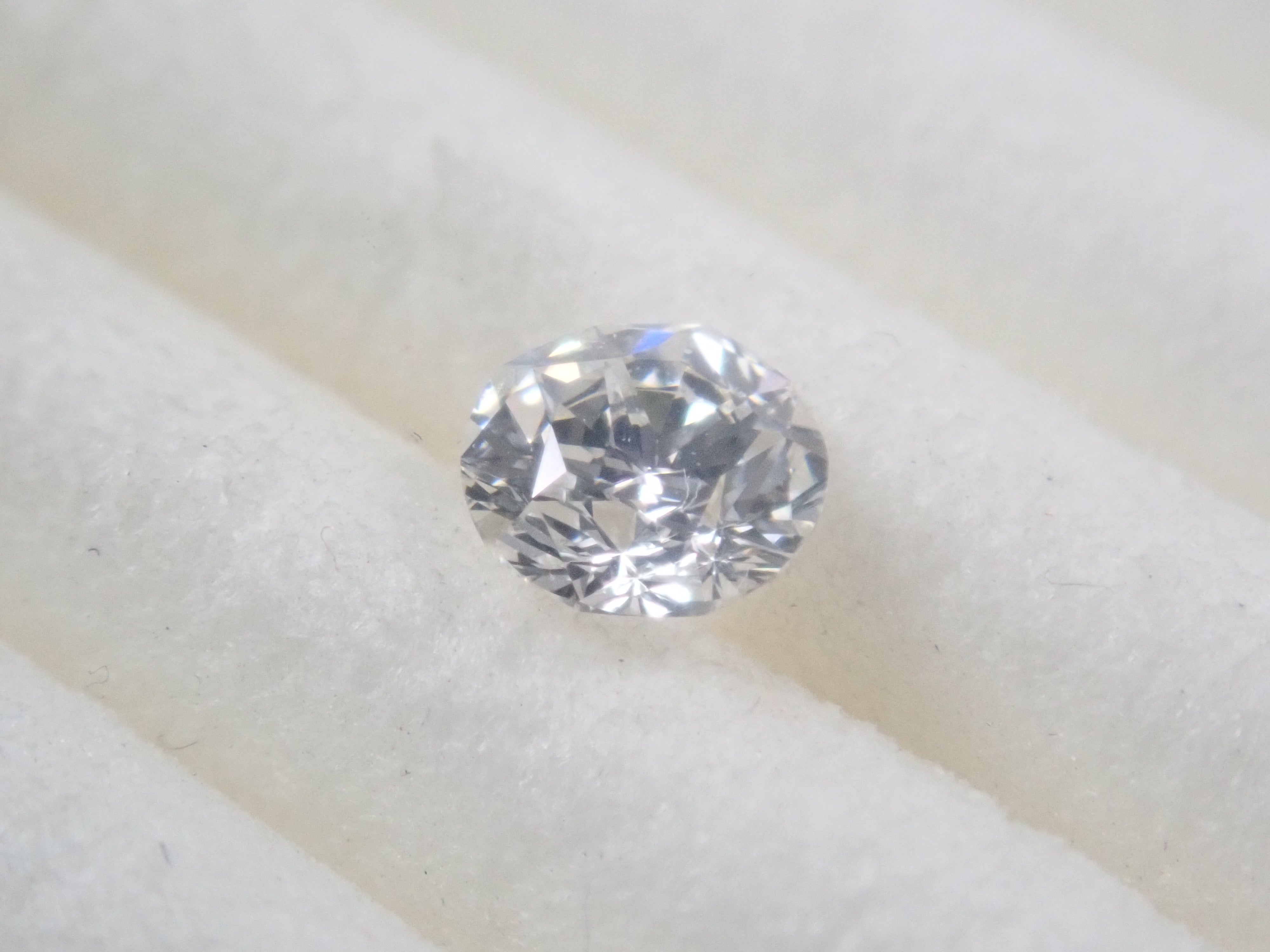 【5/14 22時販売】【カラフリ】星が浮かび上がる「WISH UPON A STAR®」3.5mm/0.166ct/F/VS1 ダイヤモンド　鑑定書