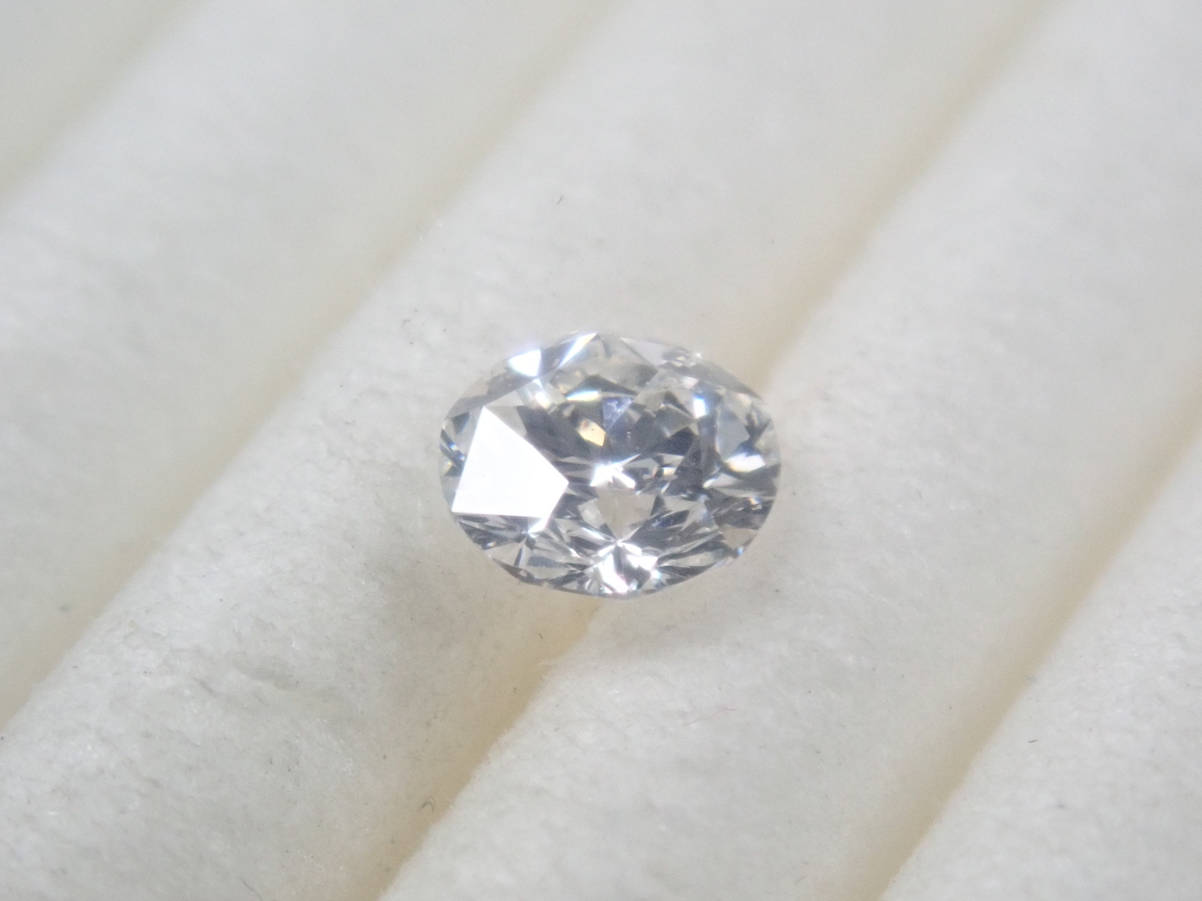 【5/14 22時販売】【カラフリ】星が浮かび上がる「WISH UPON A STAR®」3.5mm/0.166ct/F/VS1 ダイヤモンド　鑑定書