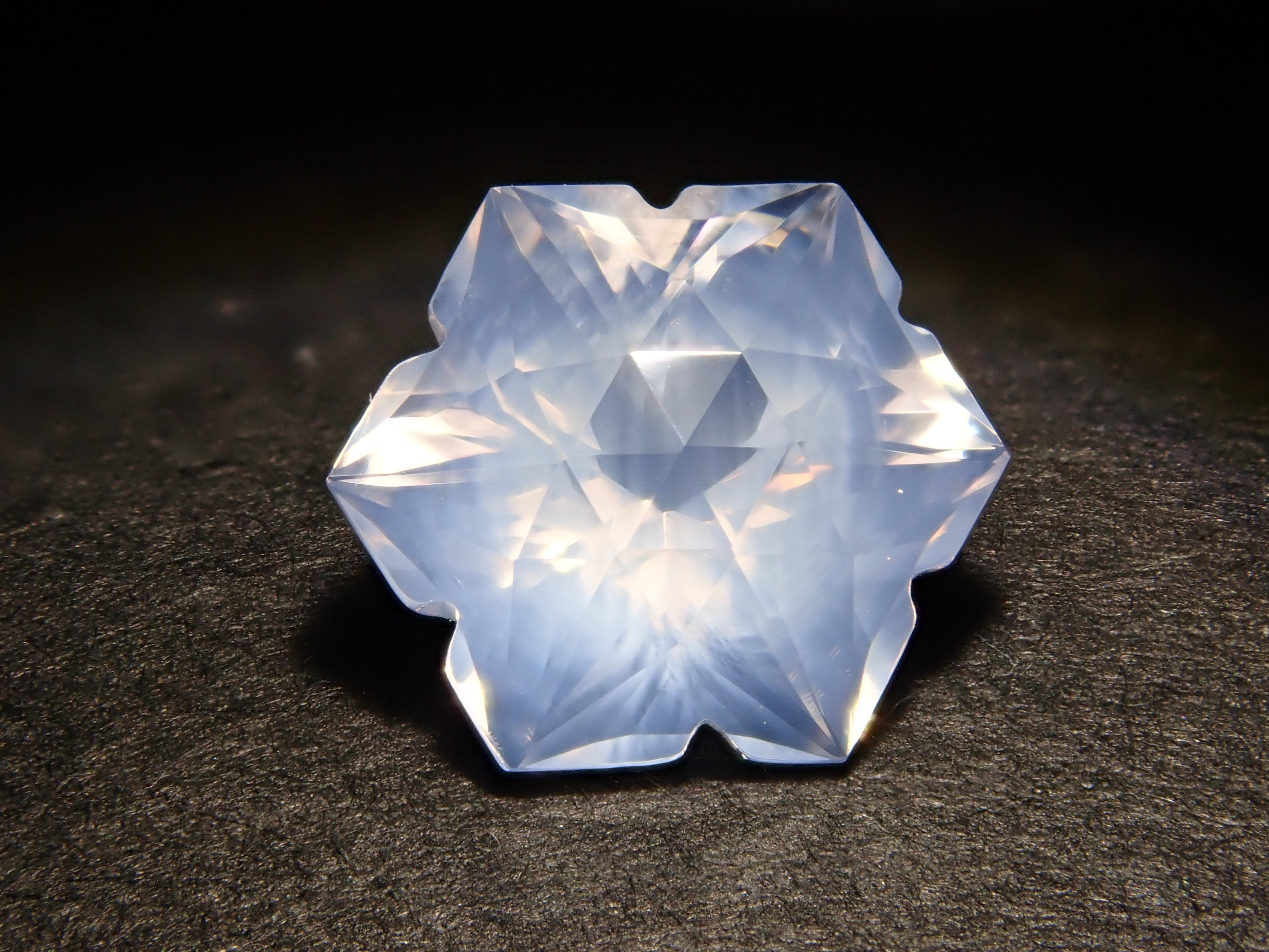 スコロライト 【ブラジル産】特殊カットスコロライト 商品一覧 STONE】 宝石ルースの専門店【TOP | コレクション