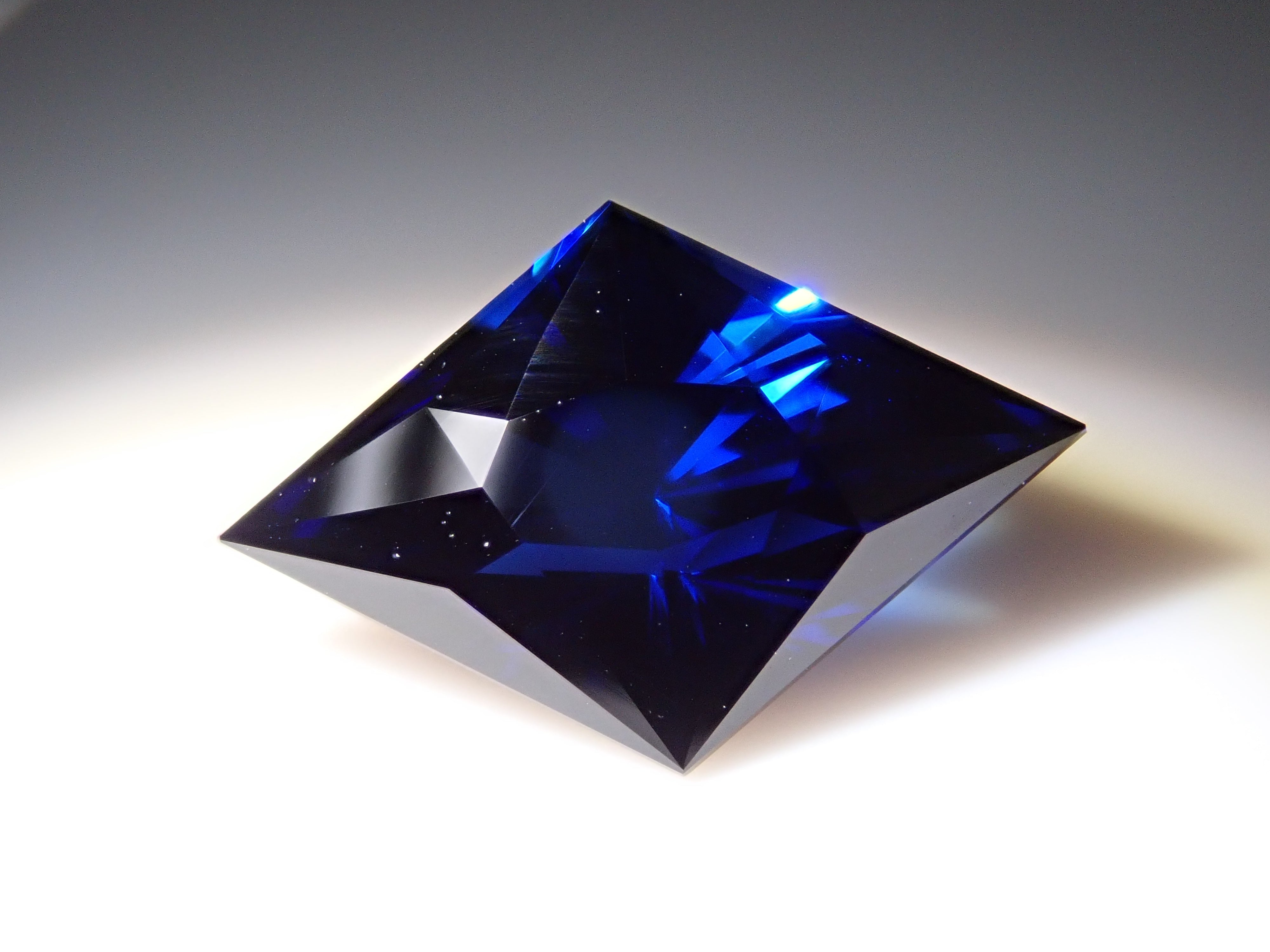 【12562908掲載】合成サファイア 2.348ctルース