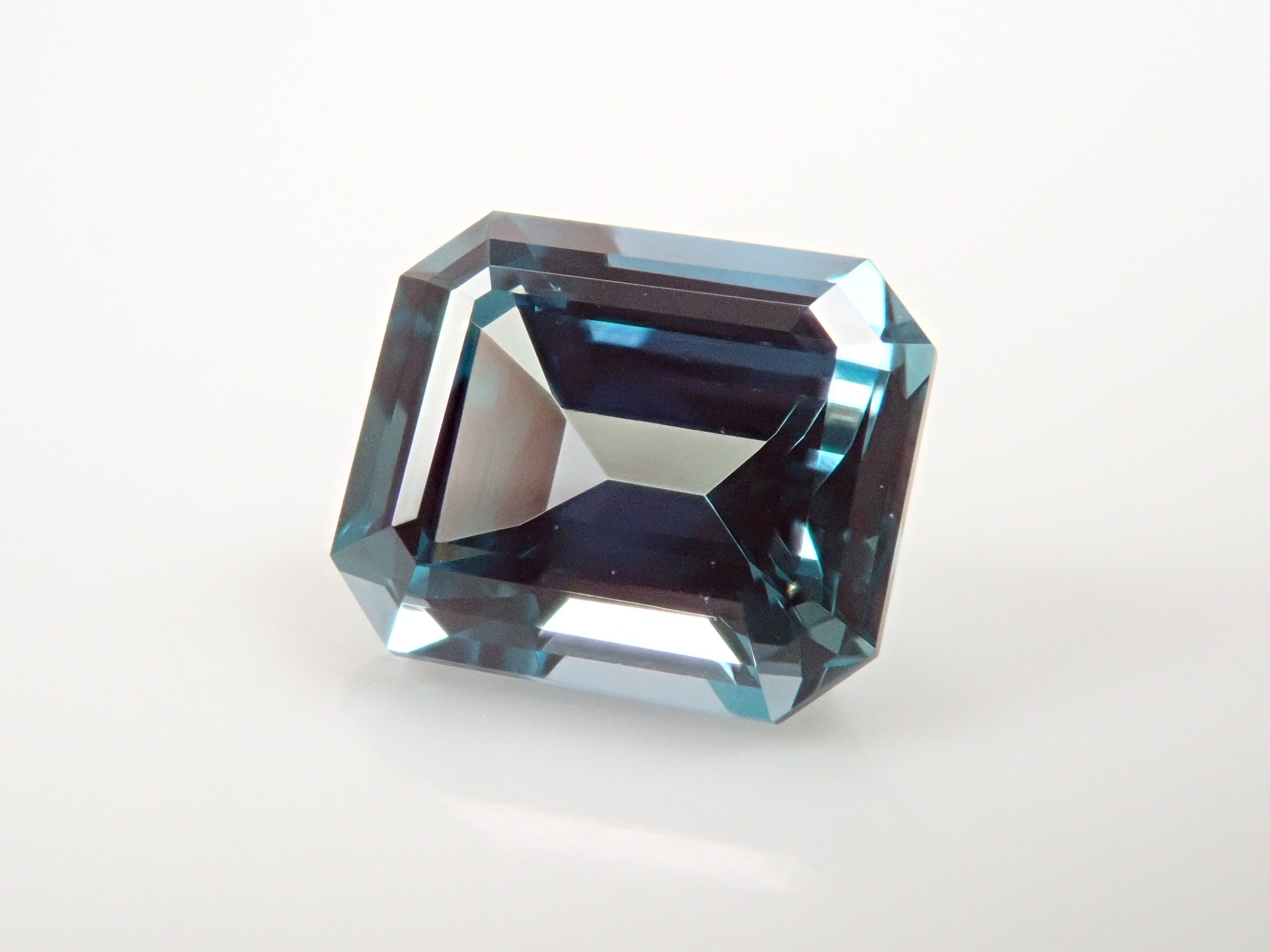 【12562920掲載】合成アレキサンドライト 0.885ctルース