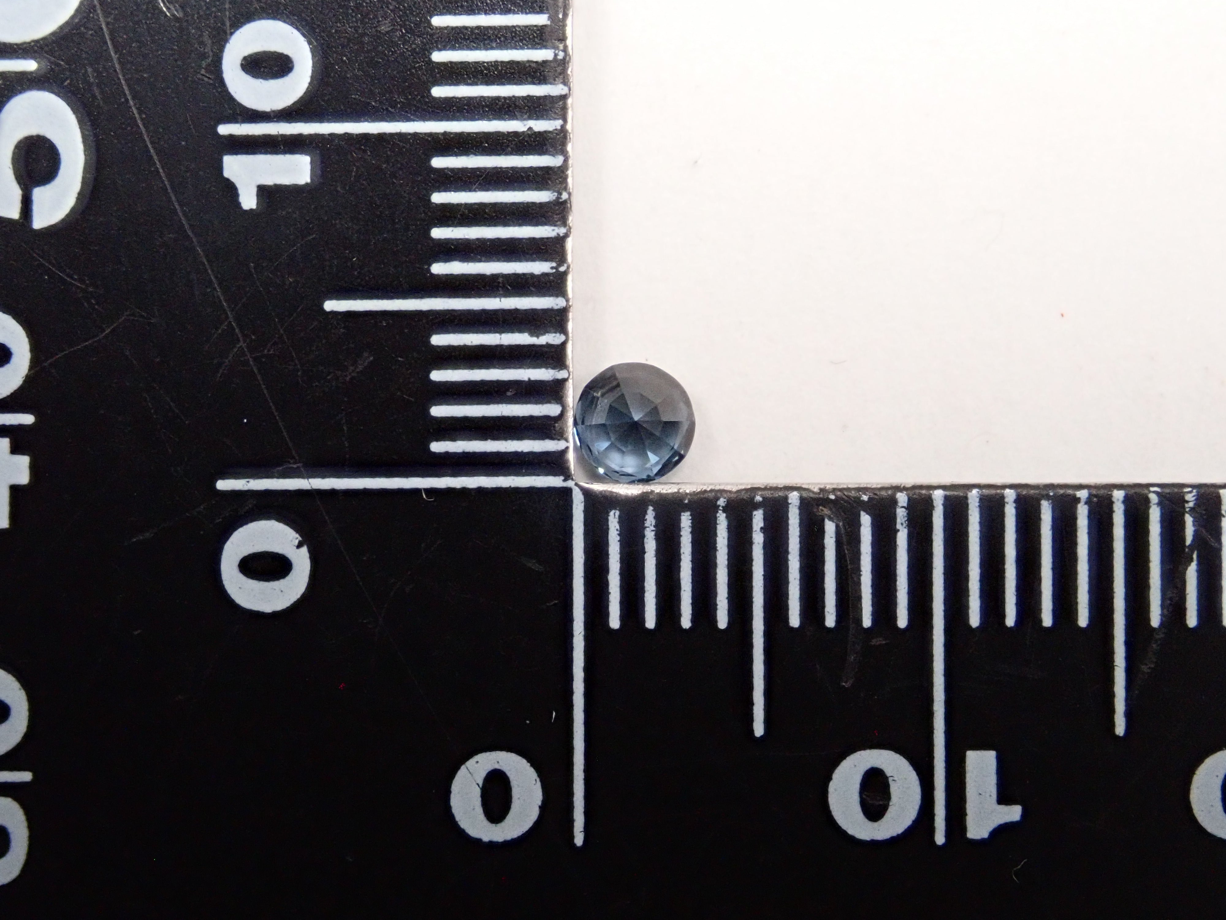 タンザニア産カラーチェンジスピネル 0.197ctルース