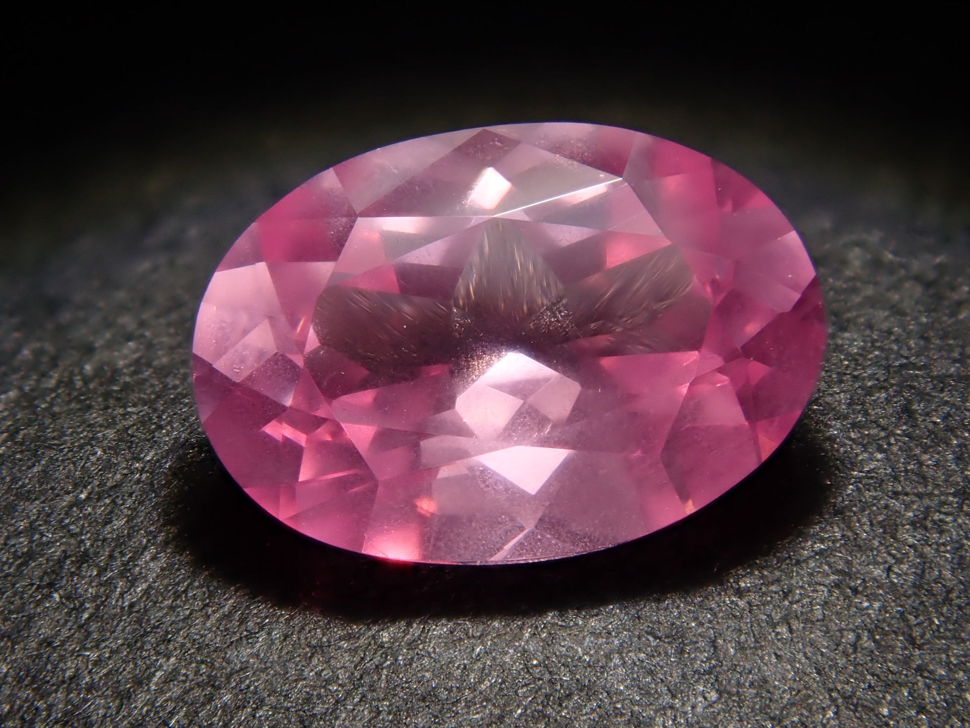 ピンクスピネル(マヘンゲ) 0.46ct 6x4mm 浮腫む 