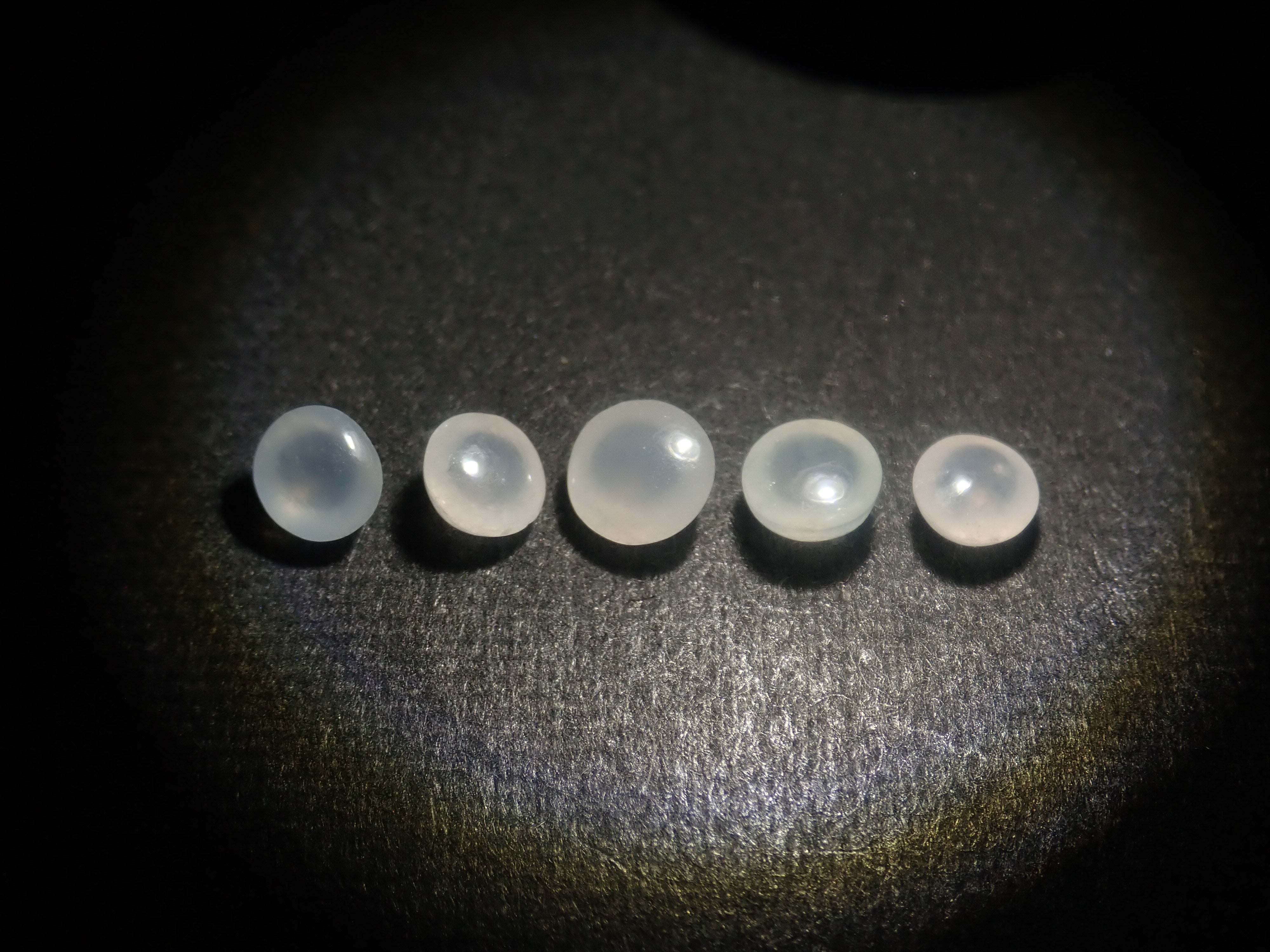 【5/23 22時販売】《限定5石》ミャンマー産氷翡翠（アイスジェダイト,約3.3-3.8mm）《複数購入割引有》