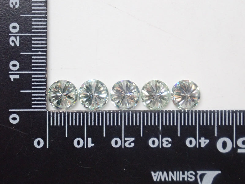 [On sale from 10pm on 5/18] {Limited to 10 stones} Synthetic moissanite 1 loose stone (8mm, round cut, light blue) {Multiple purchase discounts available}