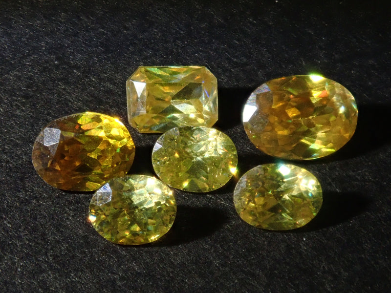[On sale from 10pm on 5/18] {Limited to 6 stones} Set of 2 loose sphalerite stones from Spain (yellow + orange) {Multiple purchase discounts available}