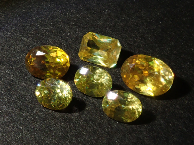 [On sale from 10pm on 5/18] {Limited to 6 stones} Set of 2 loose sphalerite stones from Spain (yellow + orange) {Multiple purchase discounts available}