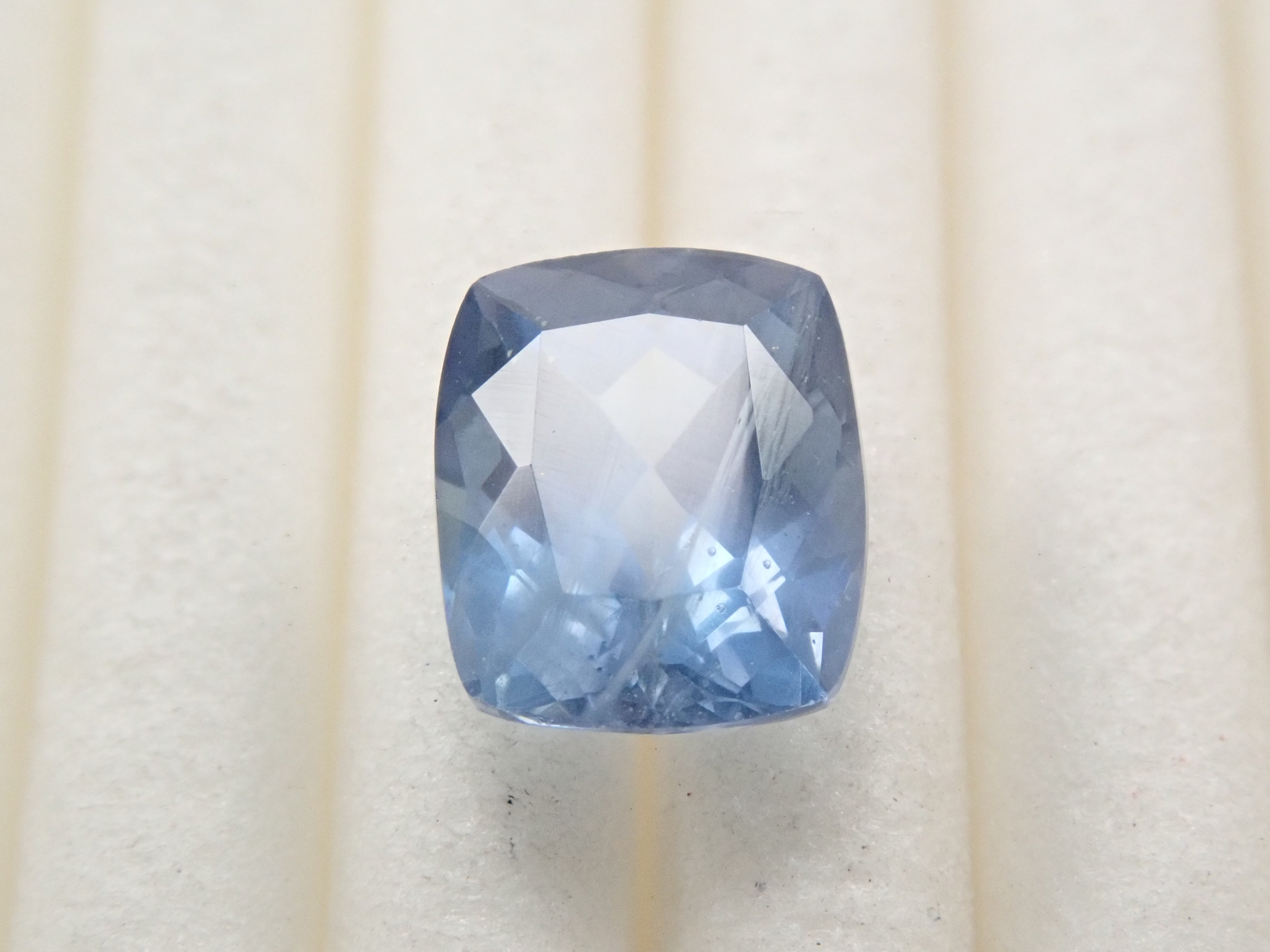 ジンバブエ産ブルーアパタイト（UVタイプ） 1.189ctルース