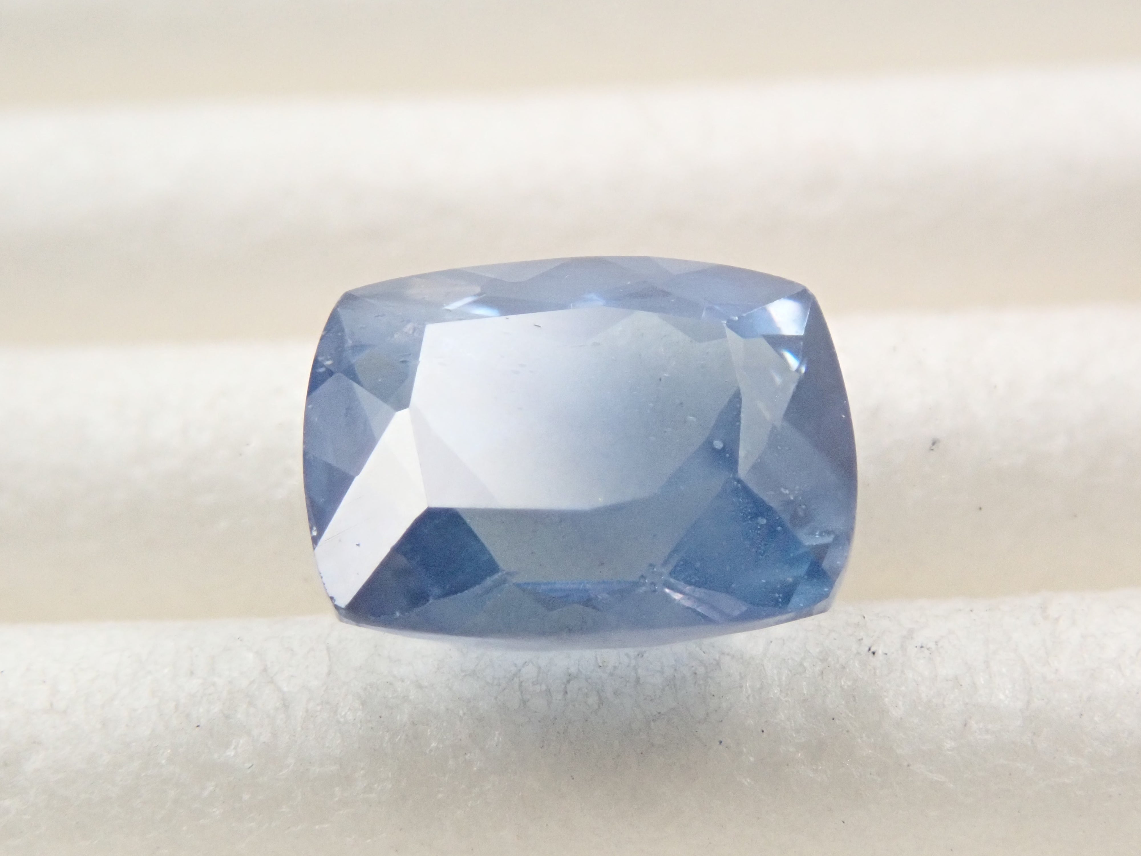 ジンバブエ産ブルーアパタイト（UVタイプ） 1.189ctルース