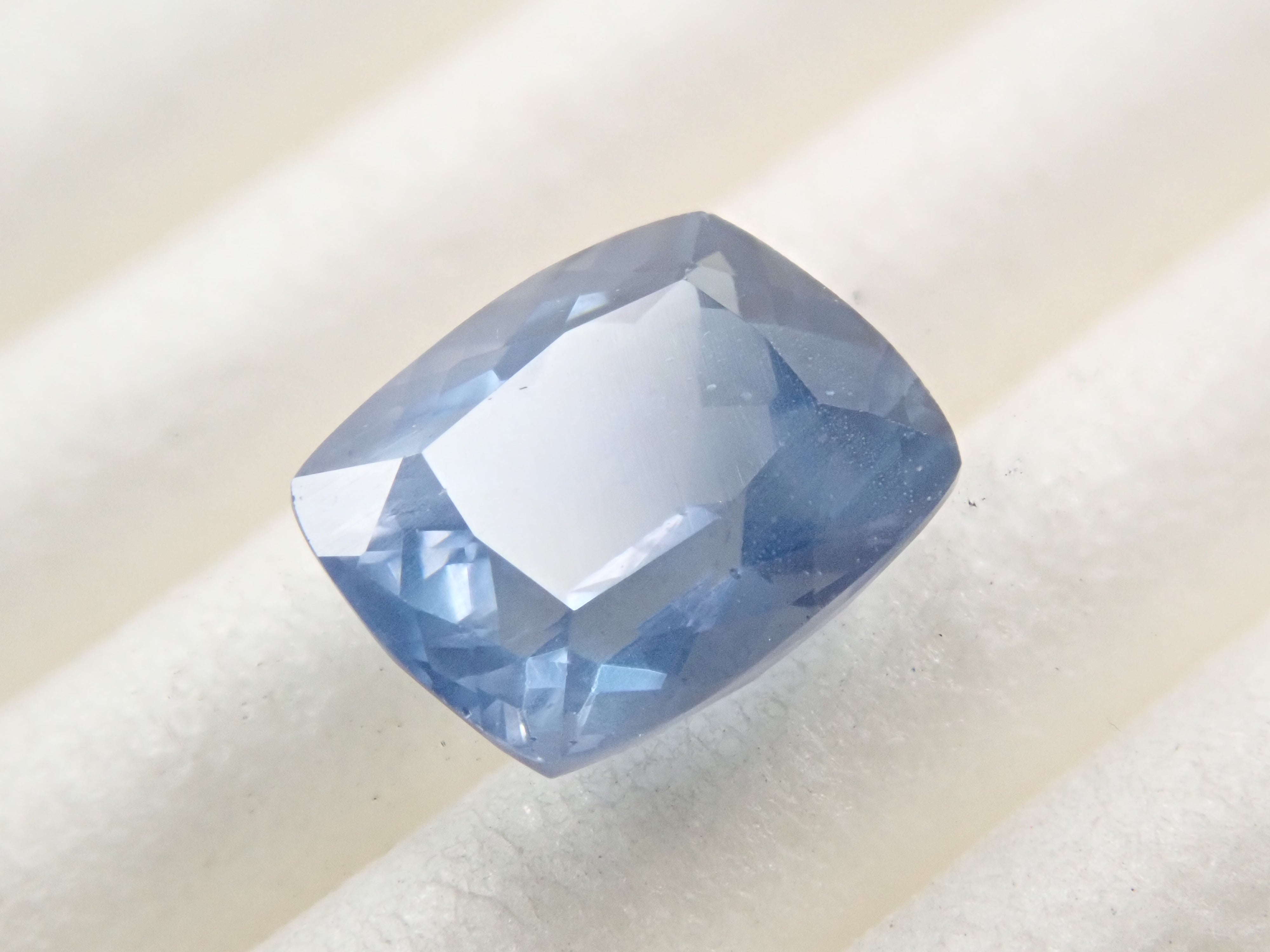 ジンバブエ産ブルーアパタイト（UVタイプ） 1.189ctルース