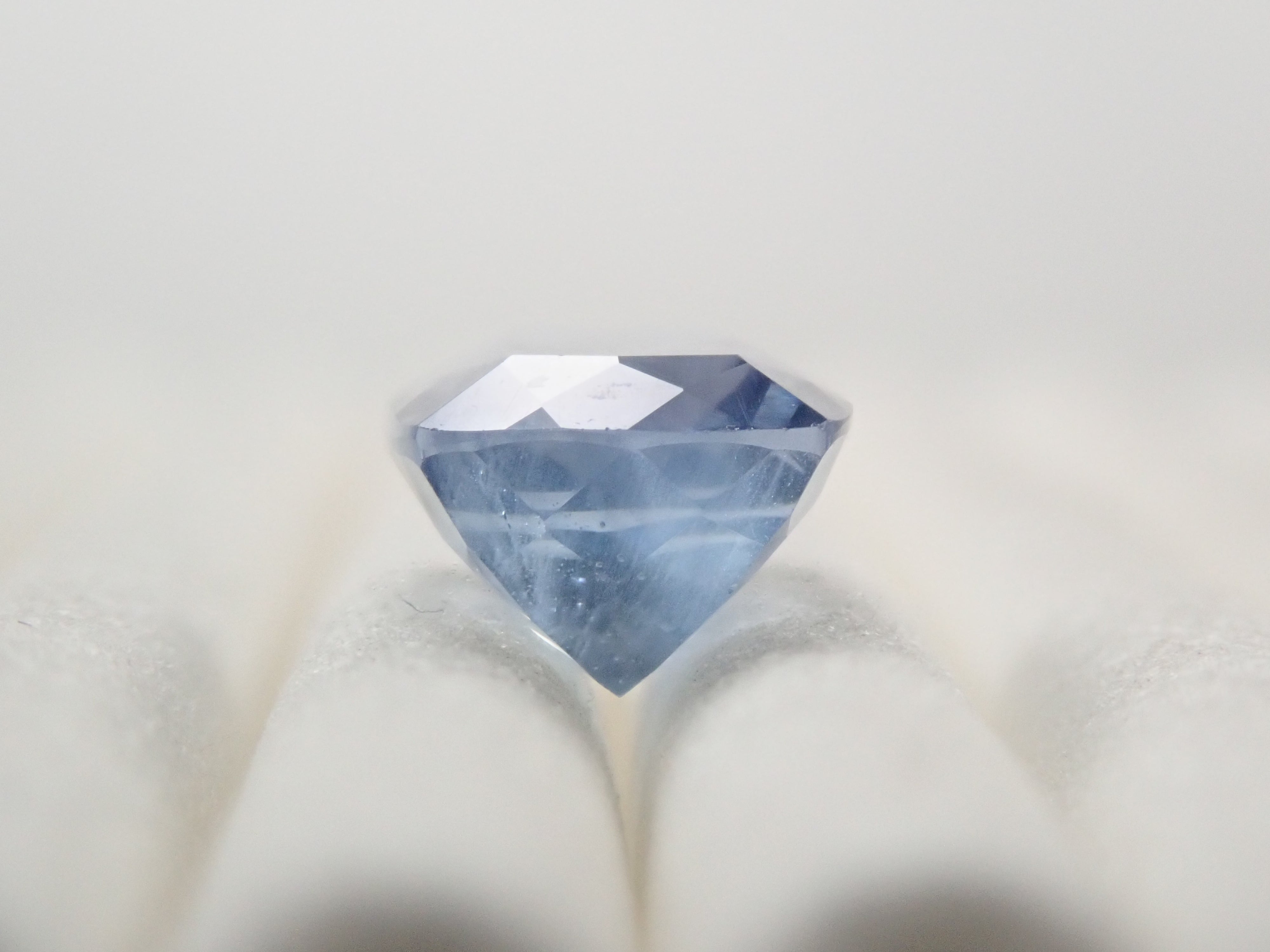 ジンバブエ産ブルーアパタイト（UVタイプ） 1.189ctルース