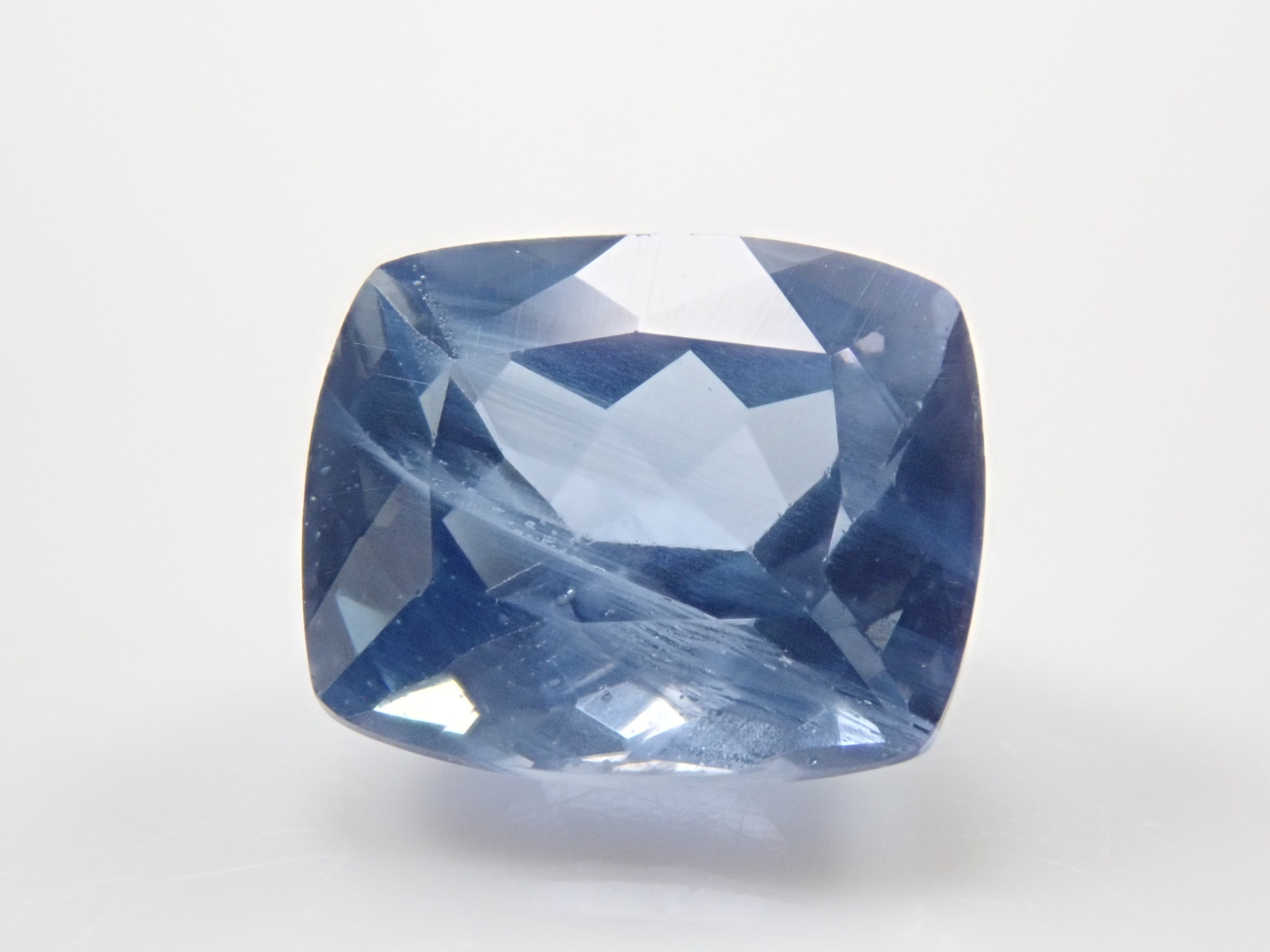 ジンバブエ産ブルーアパタイト（UVタイプ） 1.189ctルース