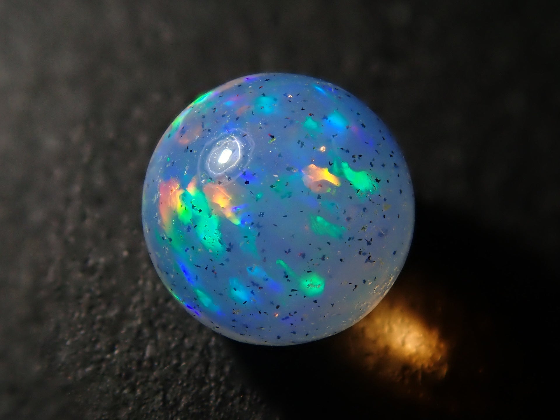 エチオピア産 クリスタルオパール 羽ばたか (egg in) 14g 37mm×28mm