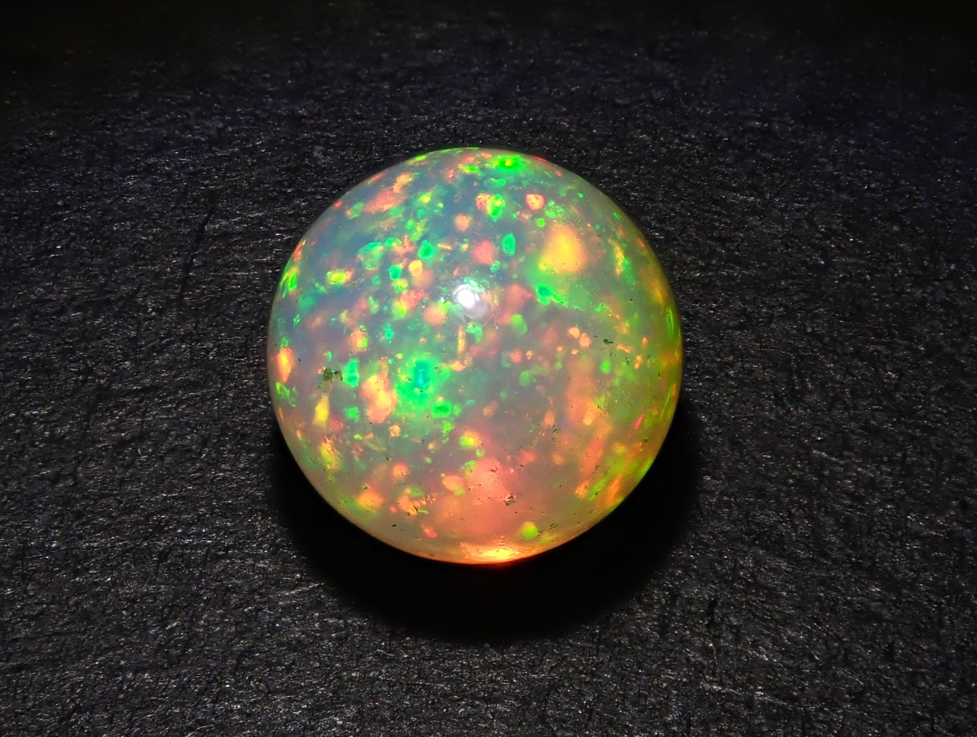 Ethiopian Opal 5.5mm/0.873ct Loose (Sphere)