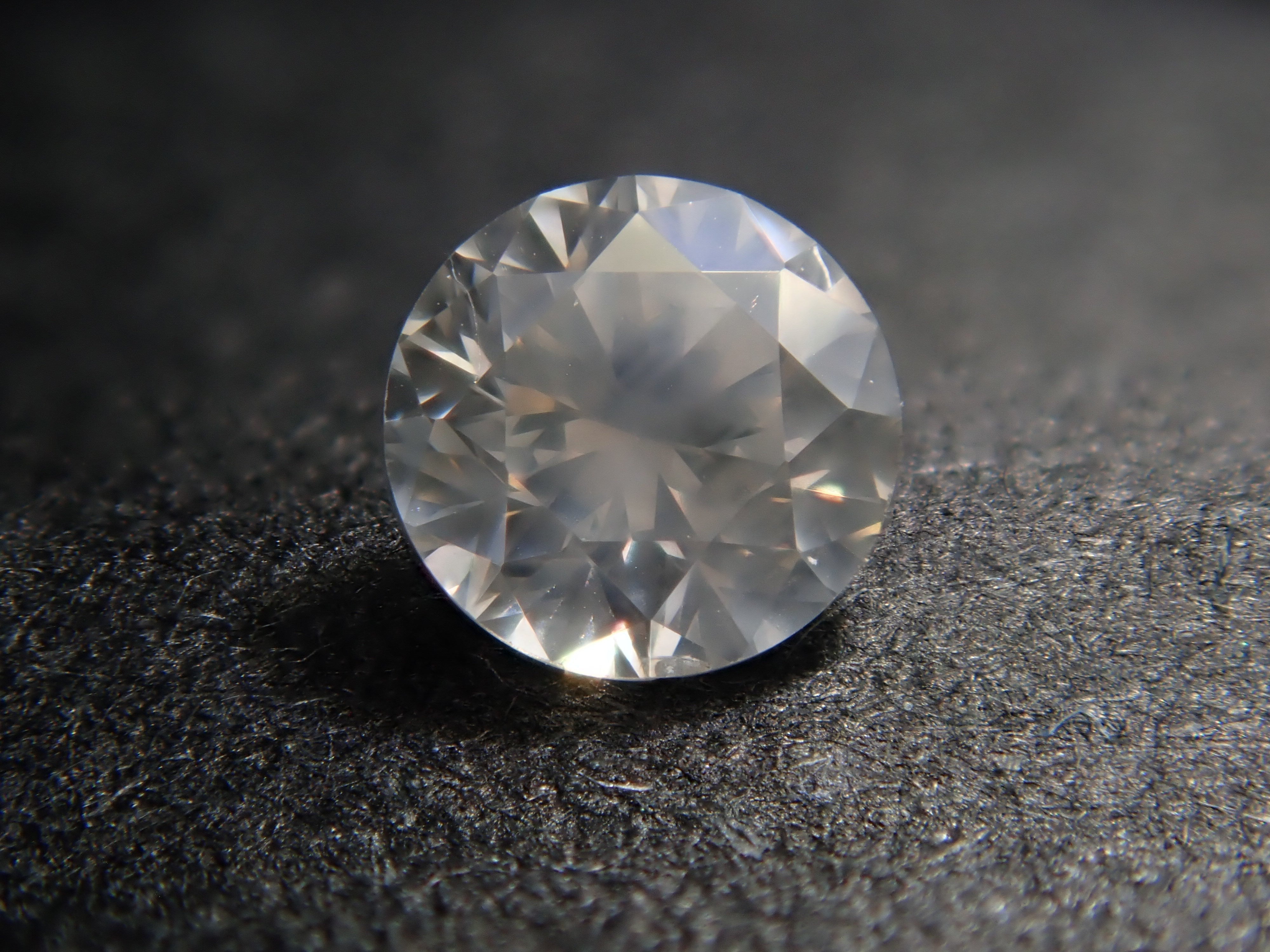 シルキーダイヤモンド 2.7mm/0.101ctルース