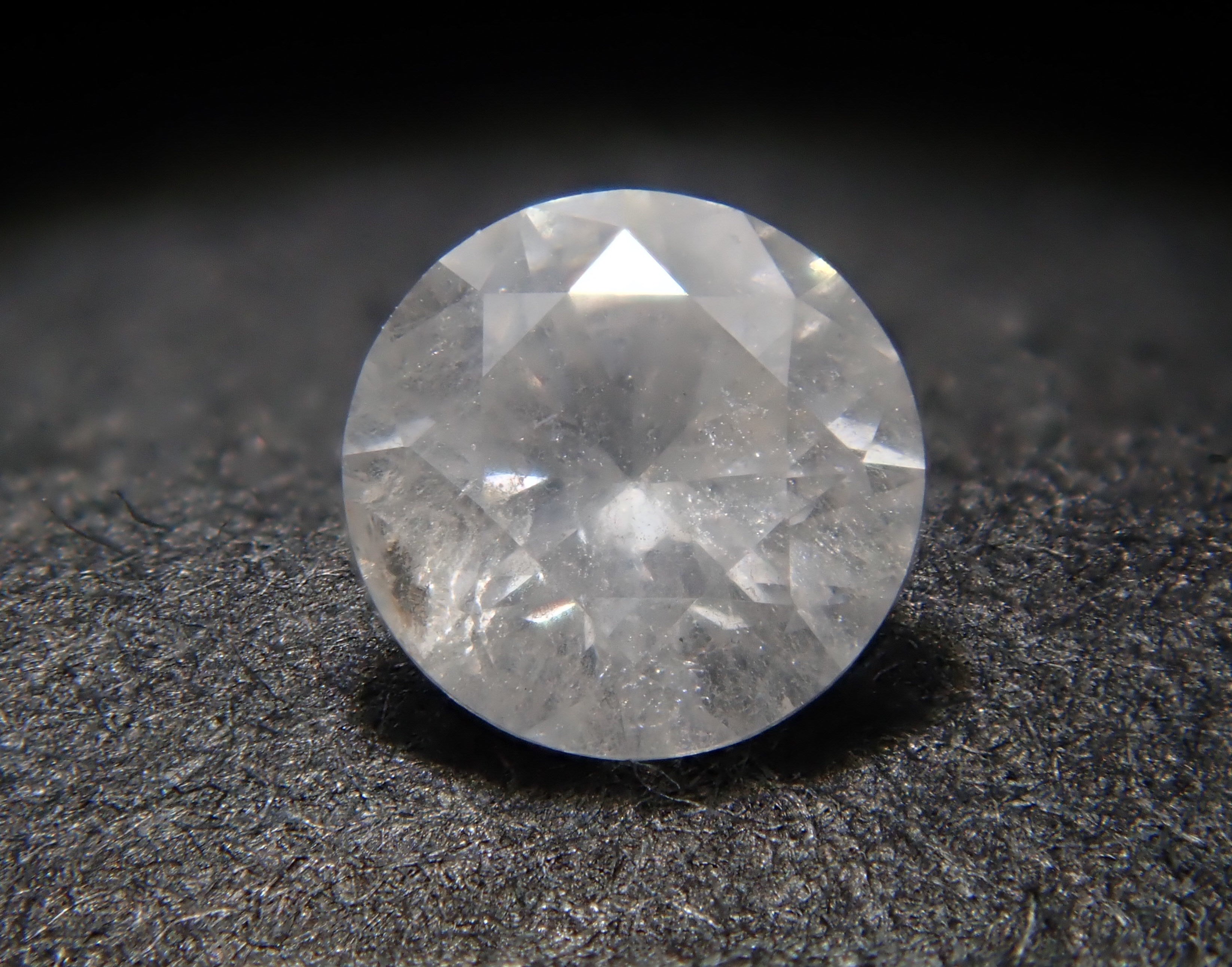 Silky Diamond 2.6mm/0.081ct Loose