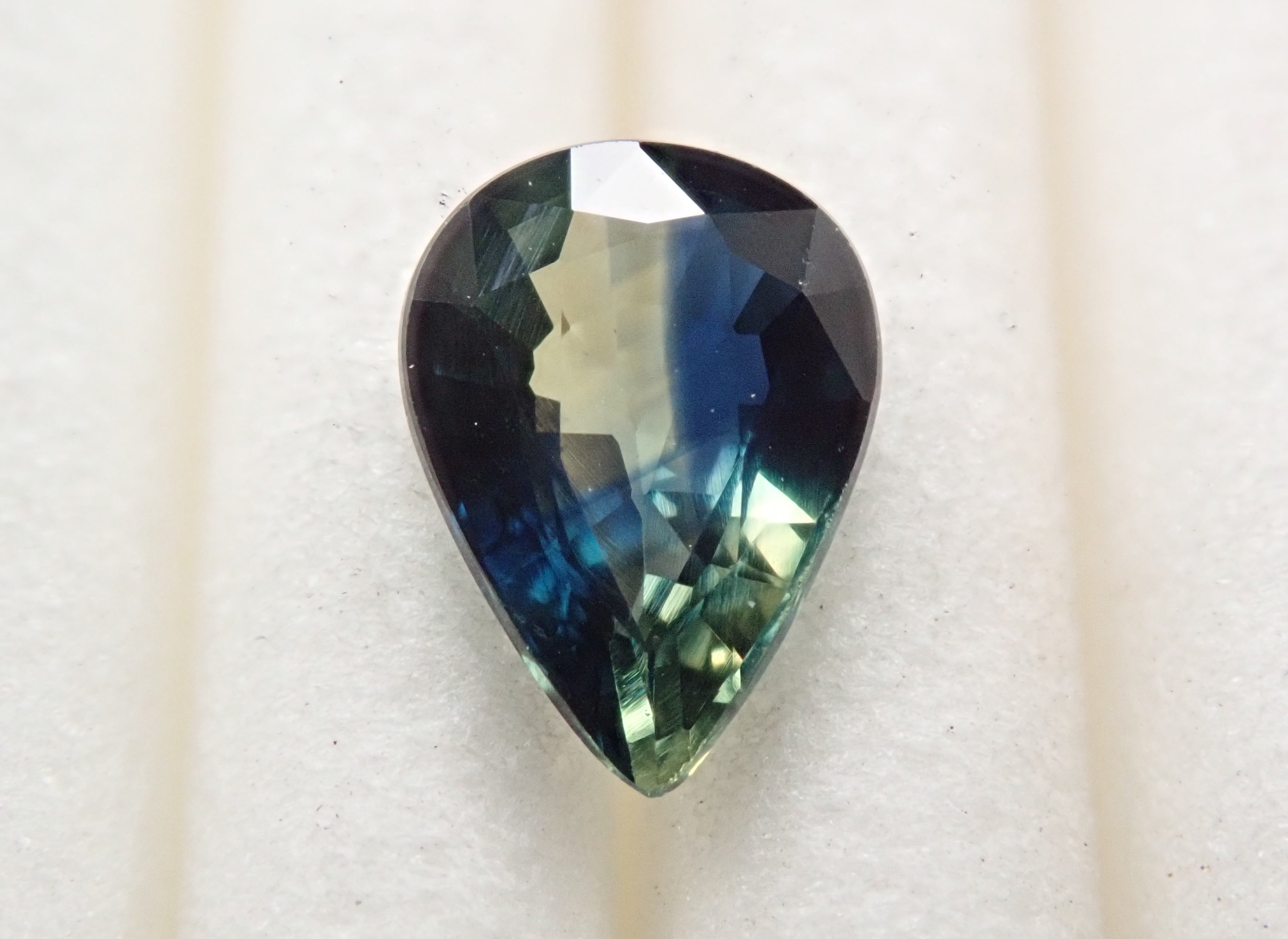 Bicolor sapphire 0.545ct loose stone