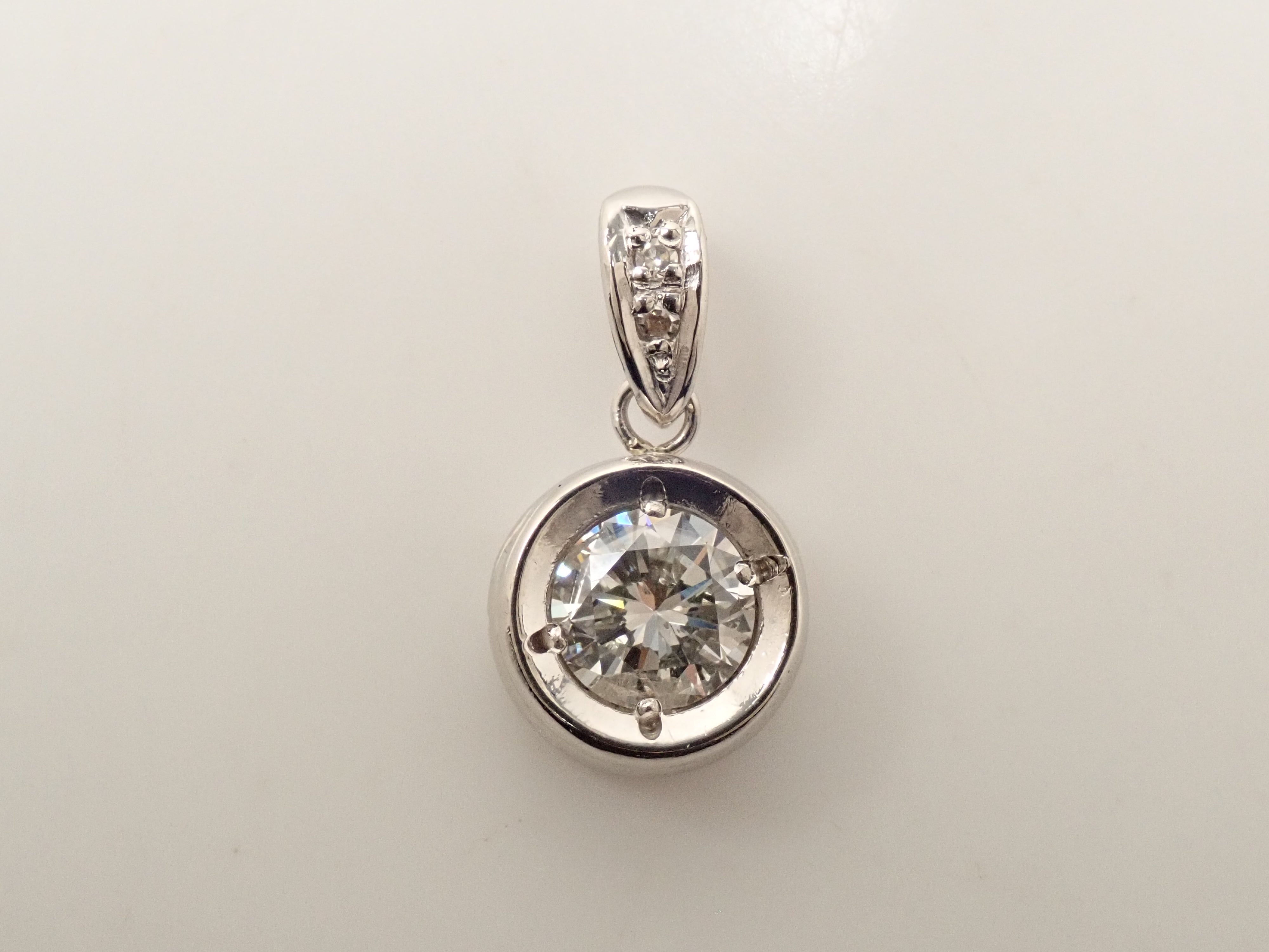 【5/30 22時販売】【カラフリ】Pt900 ダイヤモンド 0.65ct ペンダントトップ（ネックレストップ）鑑別書