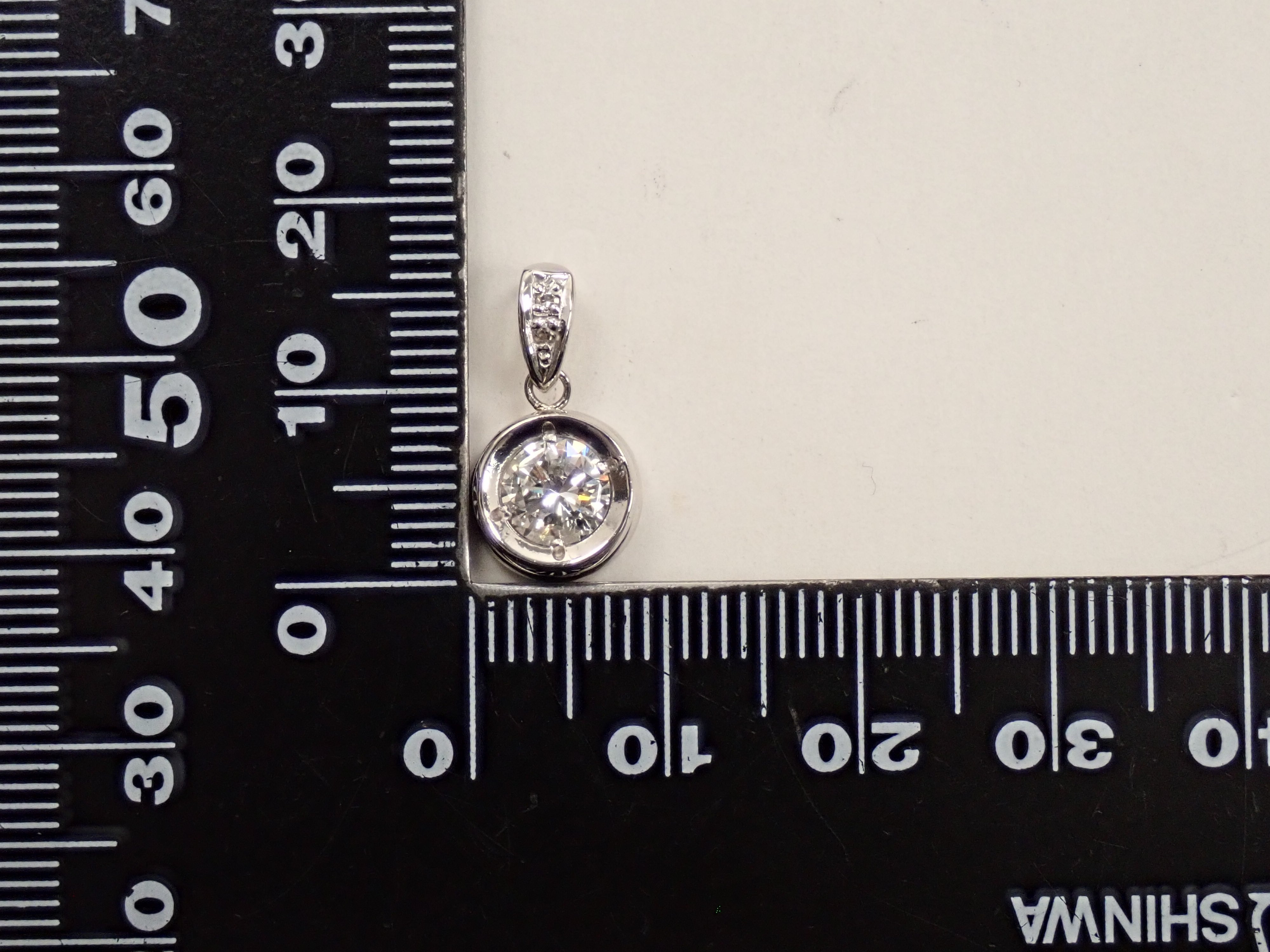 【5/30 22時販売】【カラフリ】Pt900 ダイヤモンド 0.65ct ペンダントトップ（ネックレストップ）鑑別書