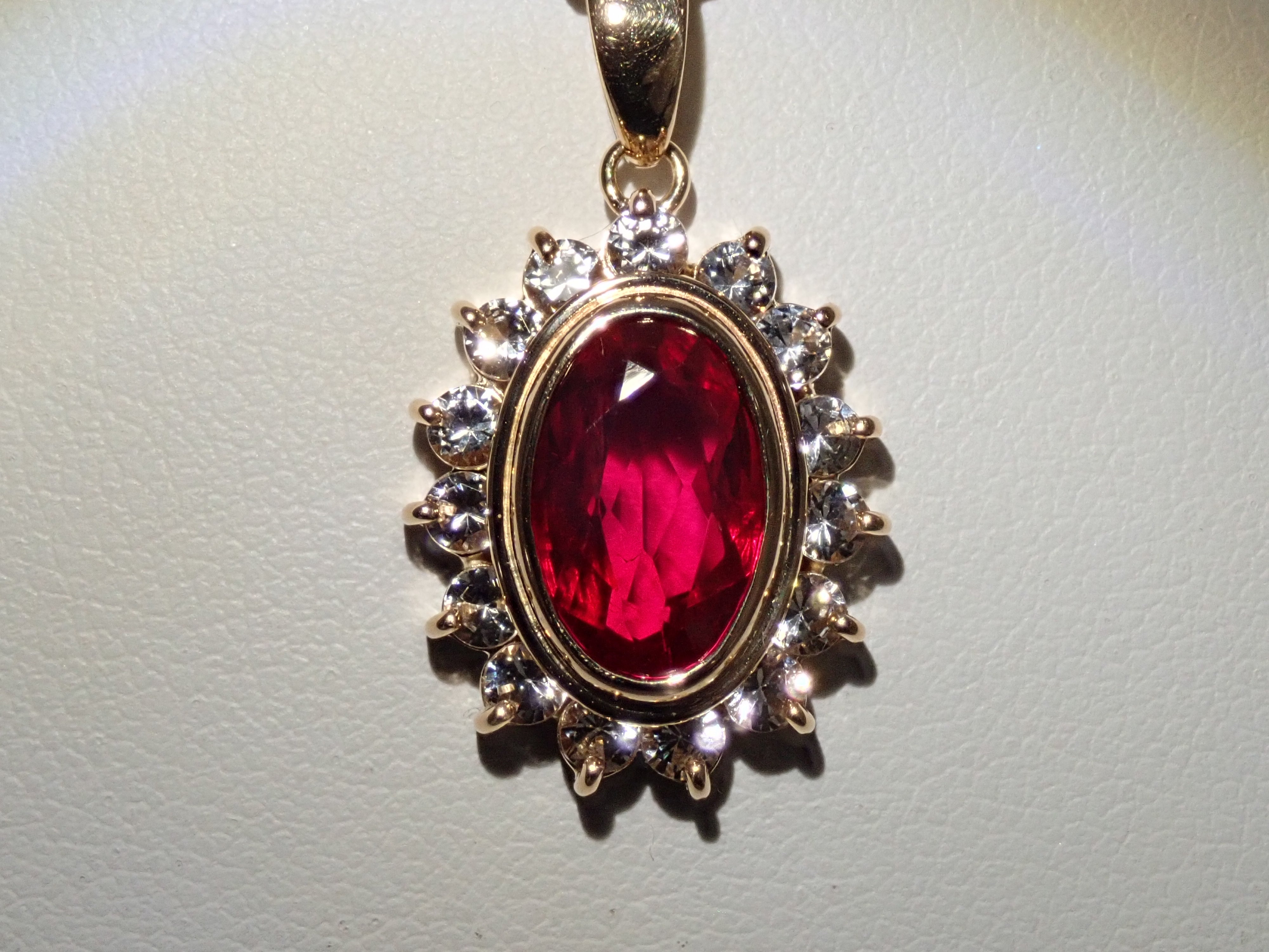 【Ruby】宝石質トリプレットクォーツの枠留めネックレストップ K18 Synthetic Ruby Pendant Top (Necklace Top)
