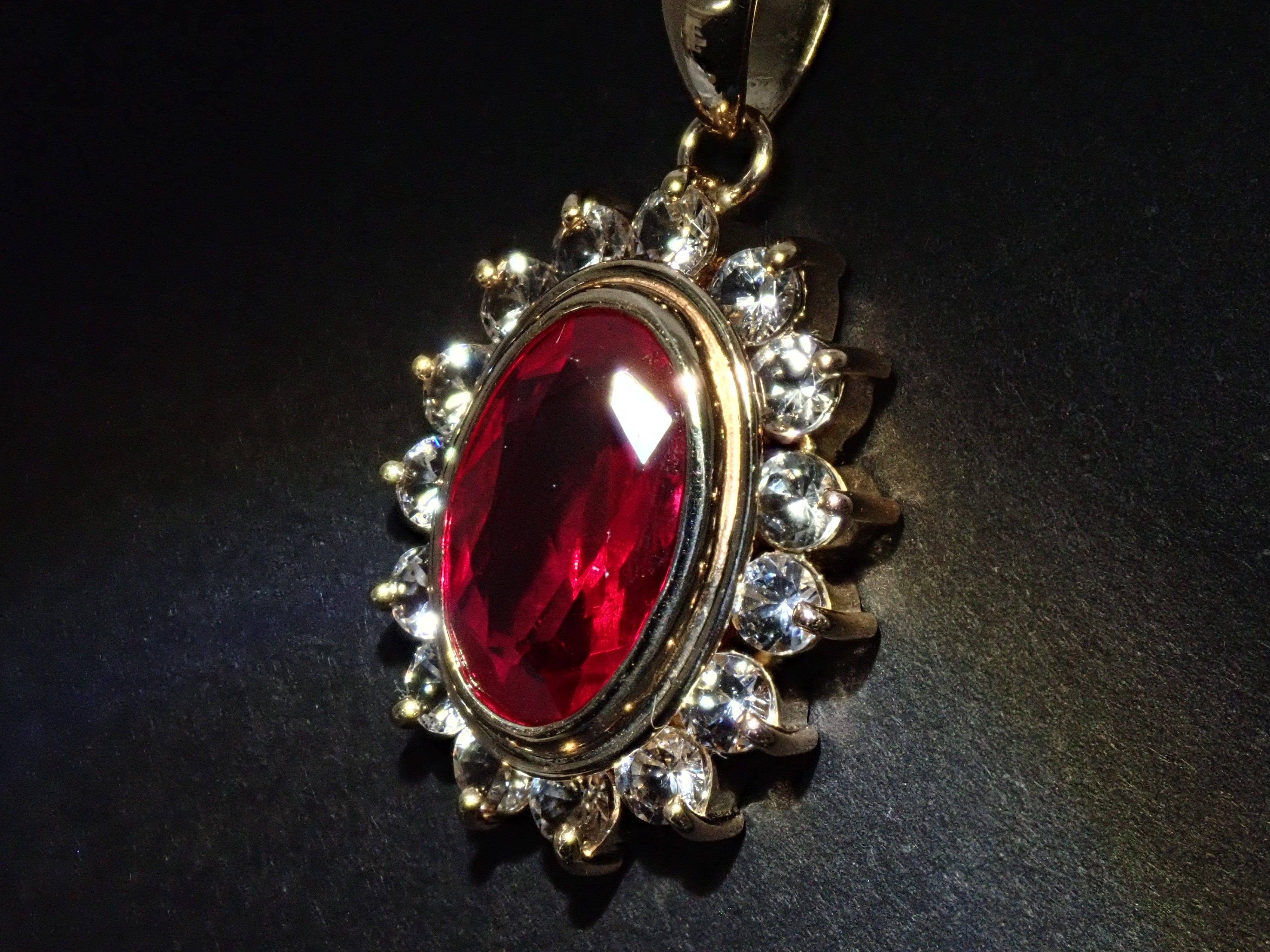 【Ruby】宝石質トリプレットクォーツの枠留めネックレストップ K18 Synthetic Ruby Pendant Top (Necklace Top)