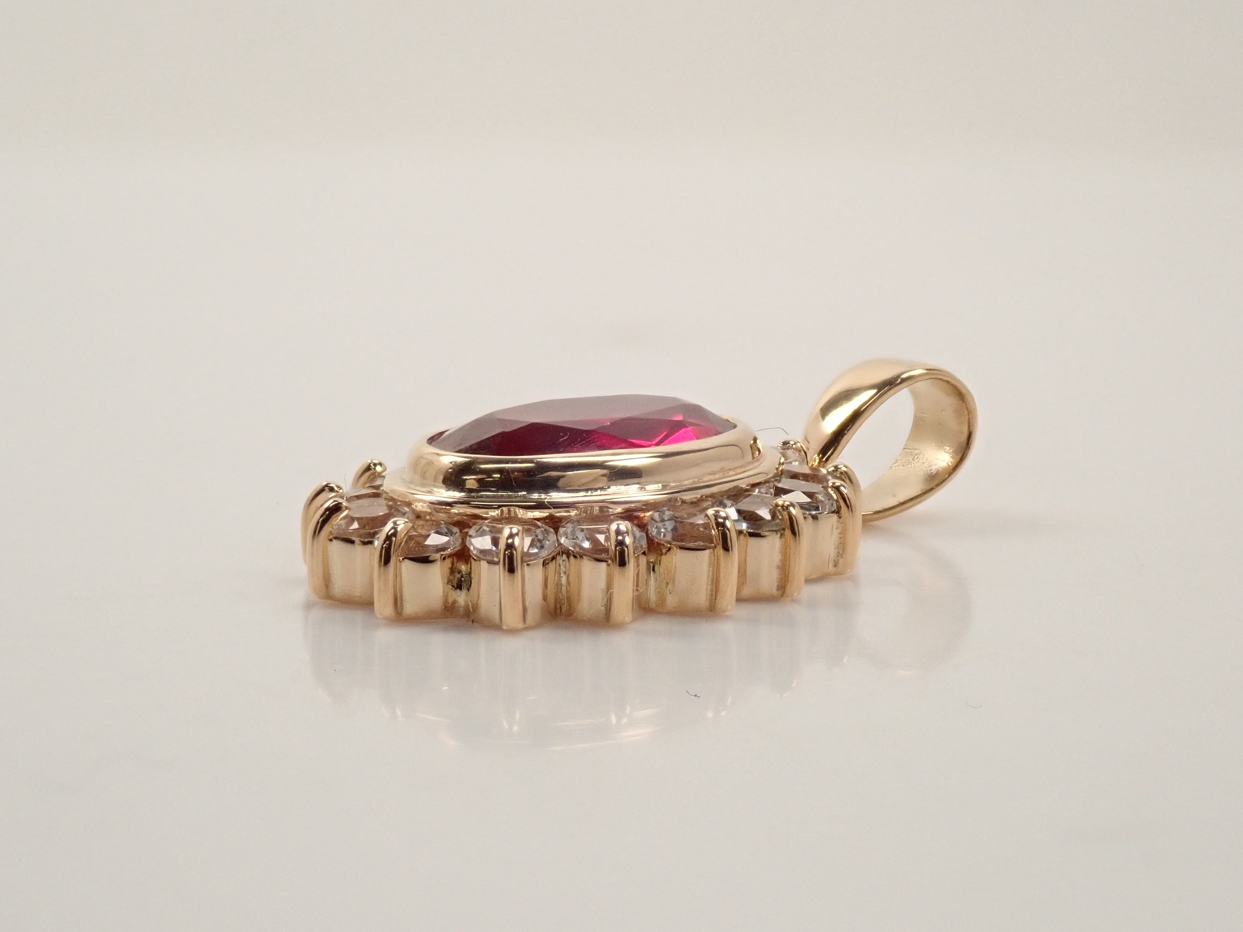 【Ruby】宝石質トリプレットクォーツの枠留めネックレストップ K18 Synthetic Ruby Pendant Top (Necklace Top)