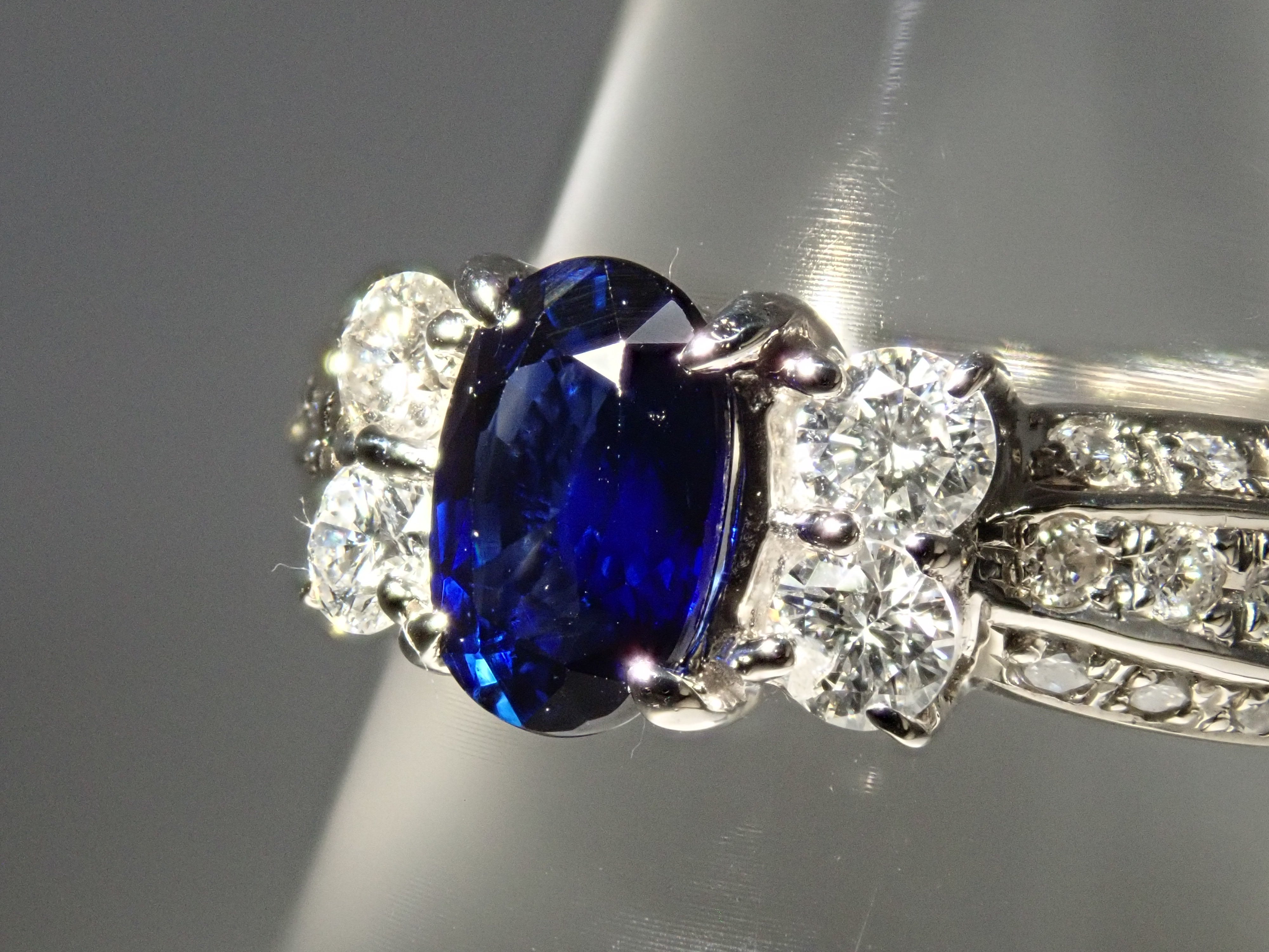 【22602609掲載】【カラフリ】Pt900 マダガスカル産サファイア 0.99ct リング