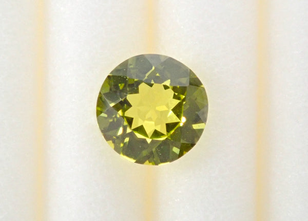[On sale from 10pm on 5/24] Indian Parrot Chrysoberyl 4.0mm/0.233ct loose stone