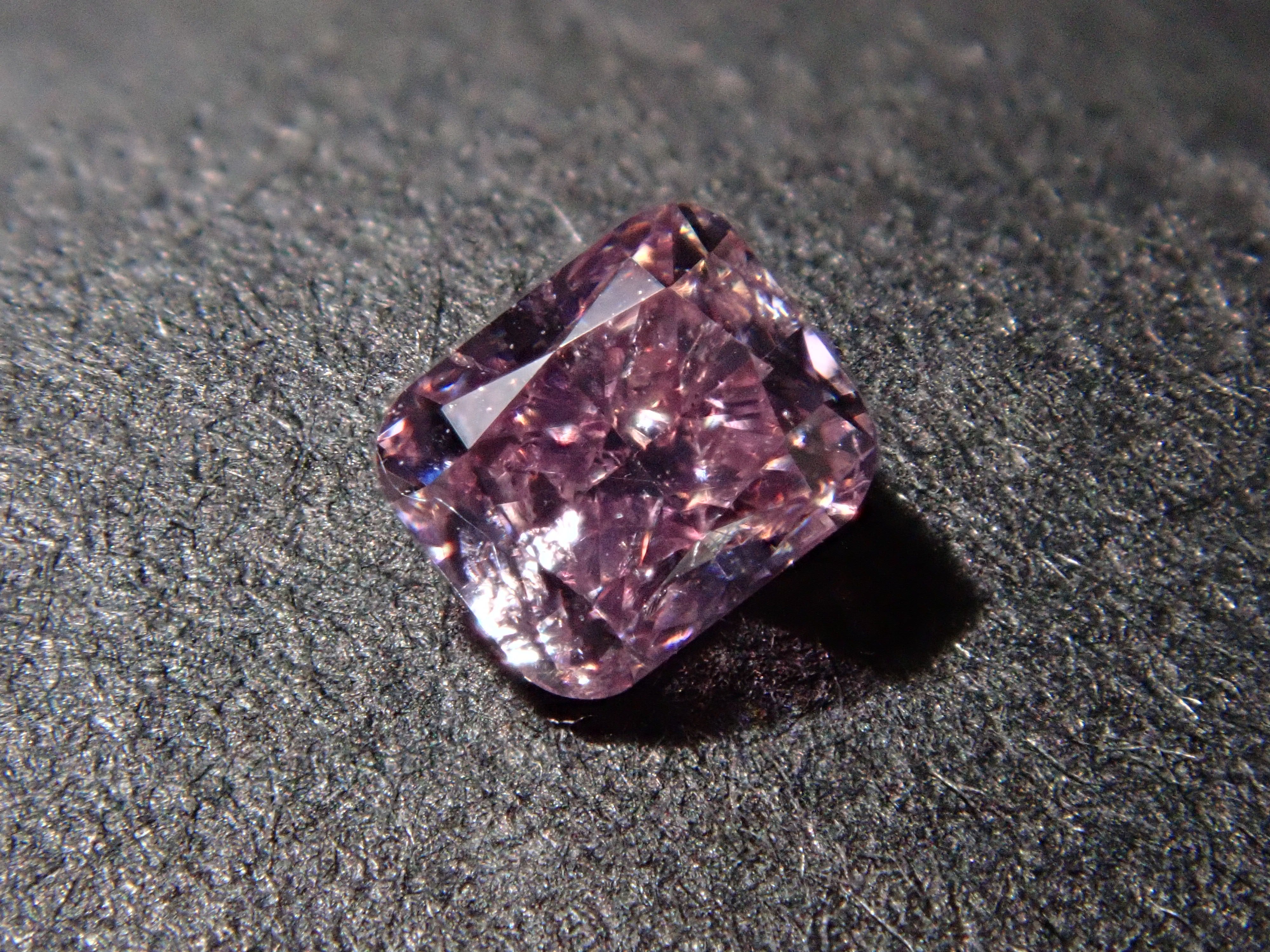 【32501927掲載】ピンクダイヤモンド（クッションカット） 0.157ctルース(FANCY DEEP PUPPLE PINK, I1)
