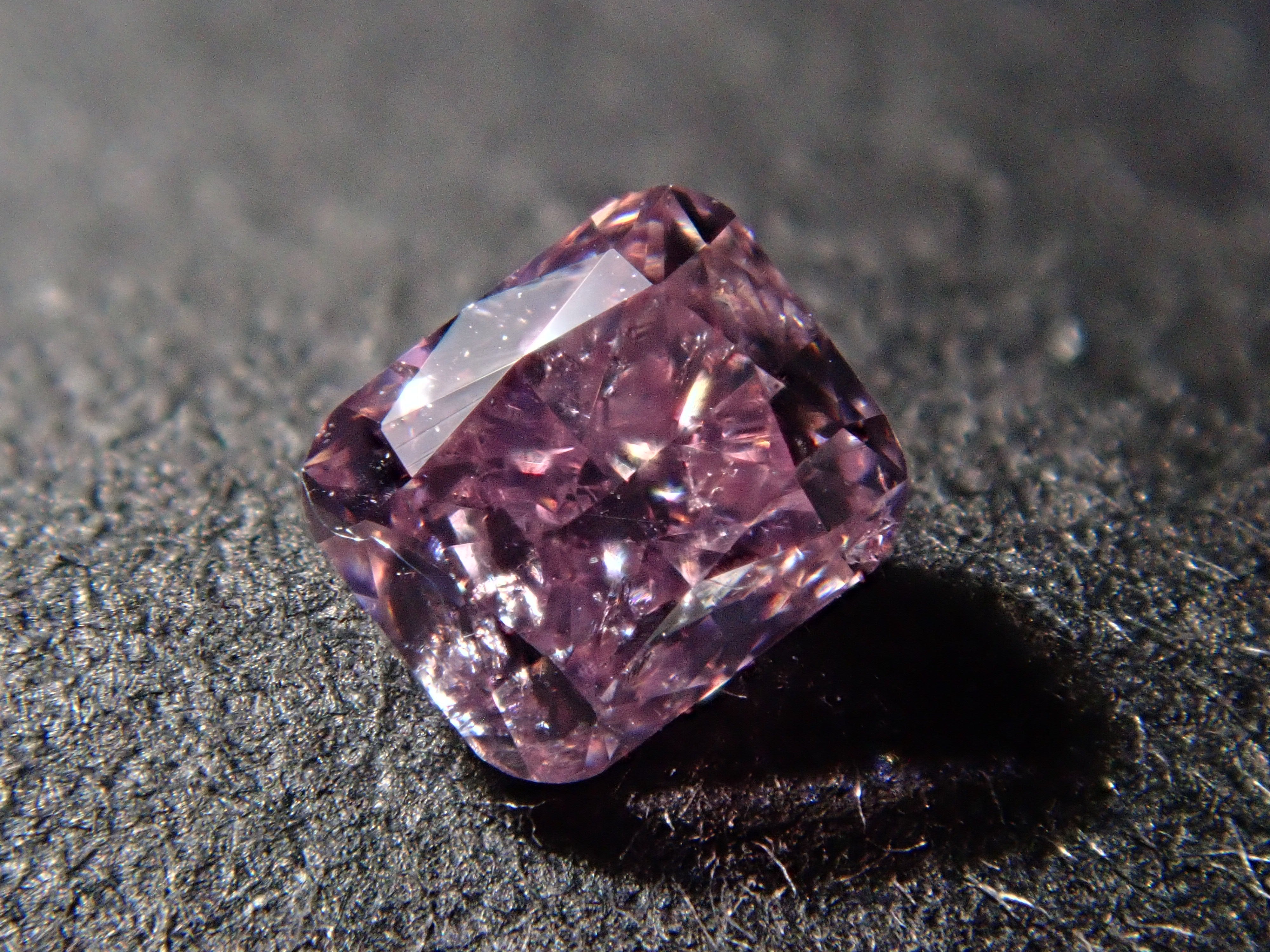 【32501927掲載】ピンクダイヤモンド（クッションカット） 0.157ctルース(FANCY DEEP PUPPLE PINK, I1)
