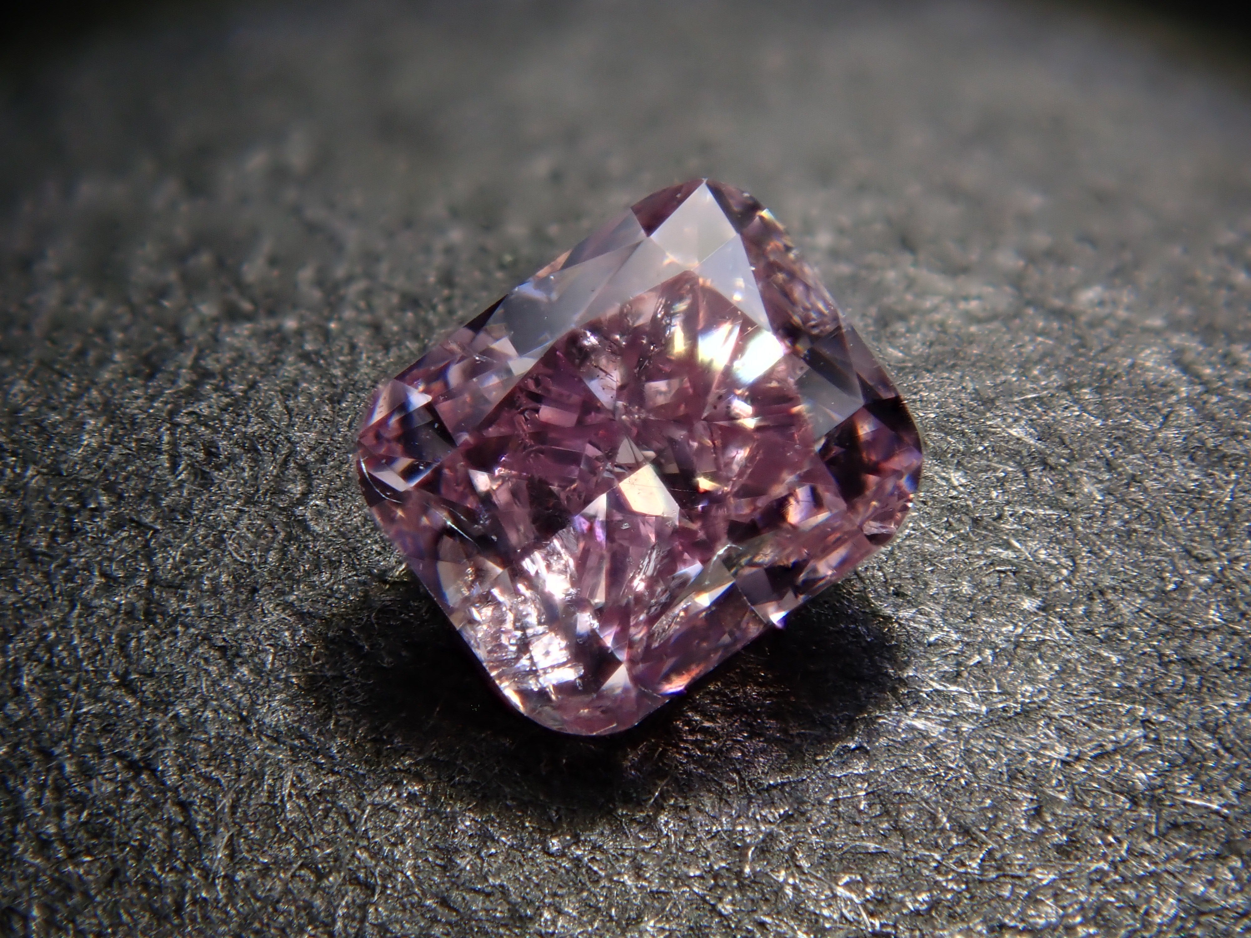【32501927掲載】ピンクダイヤモンド（クッションカット） 0.157ctルース(FANCY DEEP PUPPLE PINK, I1)