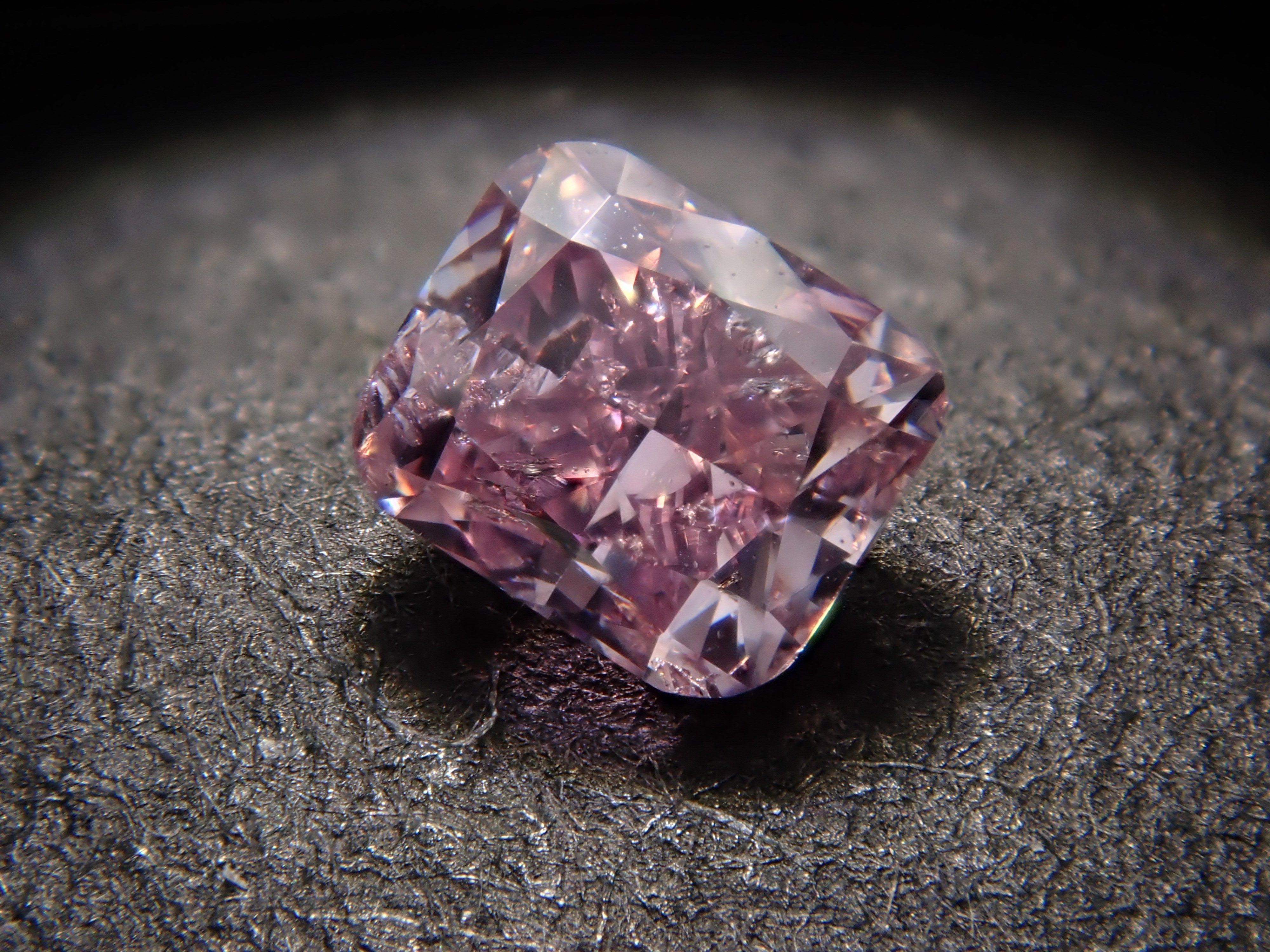 【32501927掲載】ピンクダイヤモンド（クッションカット） 0.157ctルース(FANCY DEEP PUPPLE PINK, I1)