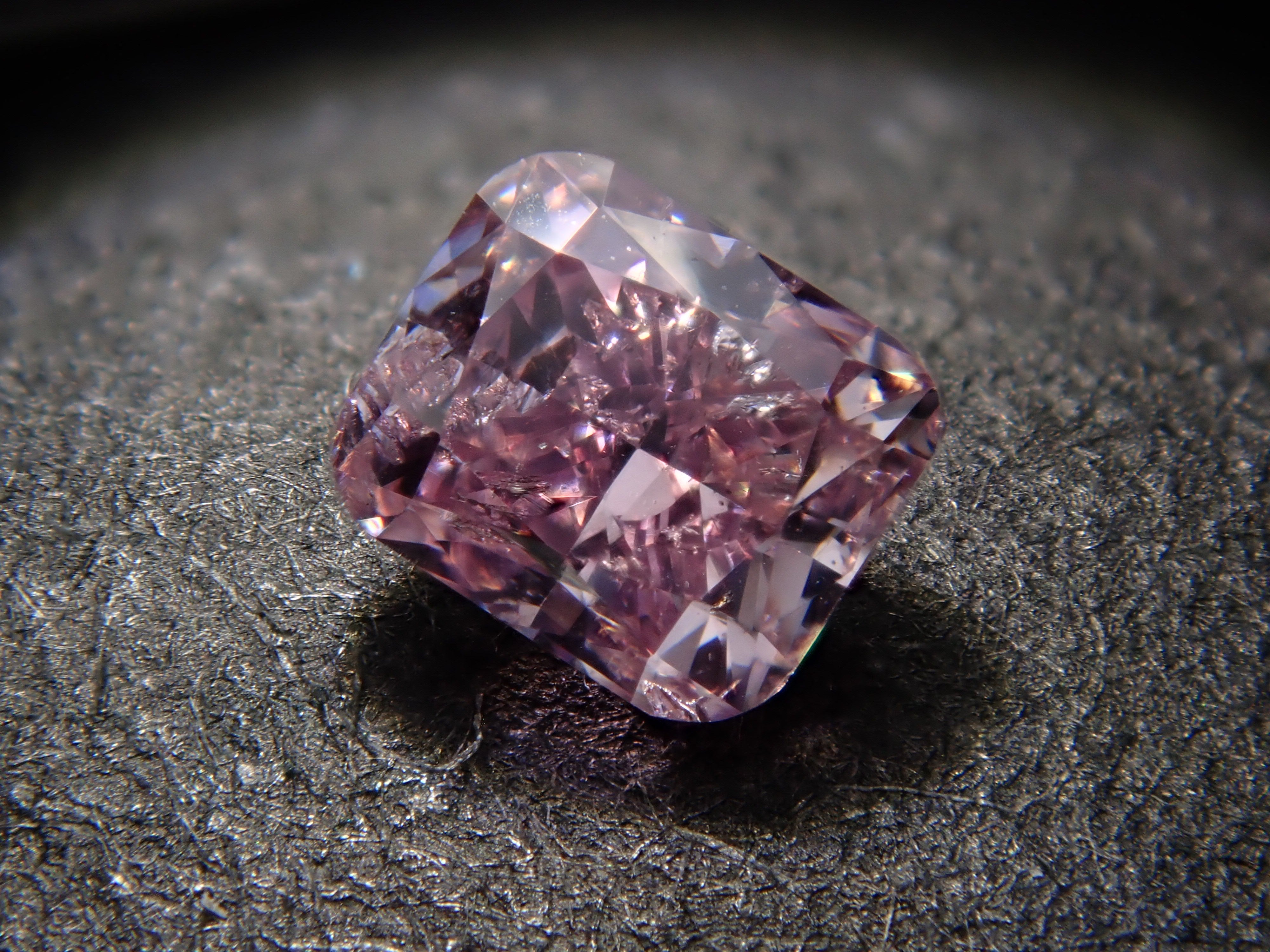 【32501927掲載】ピンクダイヤモンド（クッションカット） 0.157ctルース(FANCY DEEP PUPPLE PINK, I1)