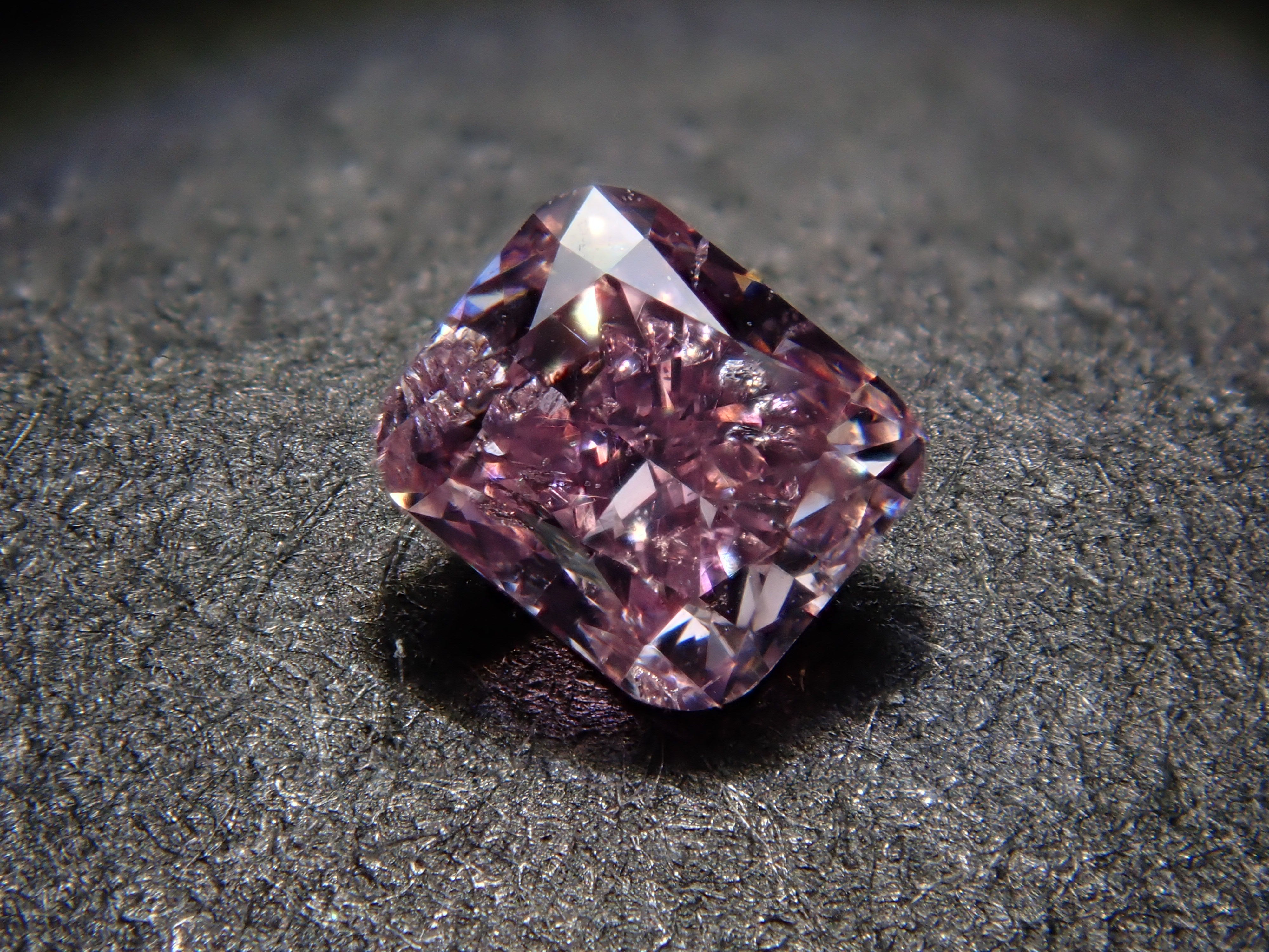 【32501927掲載】ピンクダイヤモンド（クッションカット） 0.157ctルース(FANCY DEEP PUPPLE PINK, I1)
