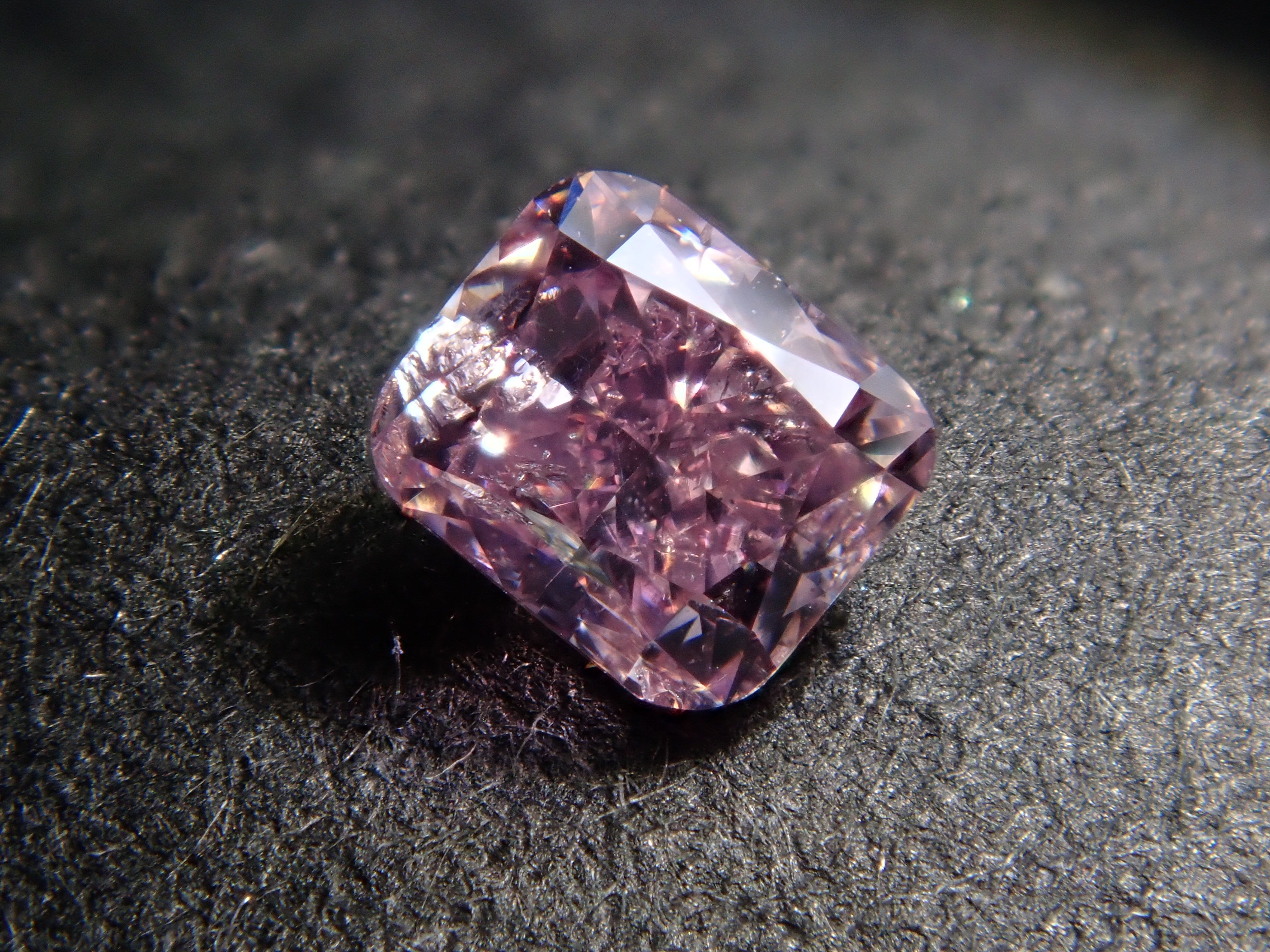 【32501927掲載】ピンクダイヤモンド（クッションカット） 0.157ctルース(FANCY DEEP PUPPLE PINK, I1)