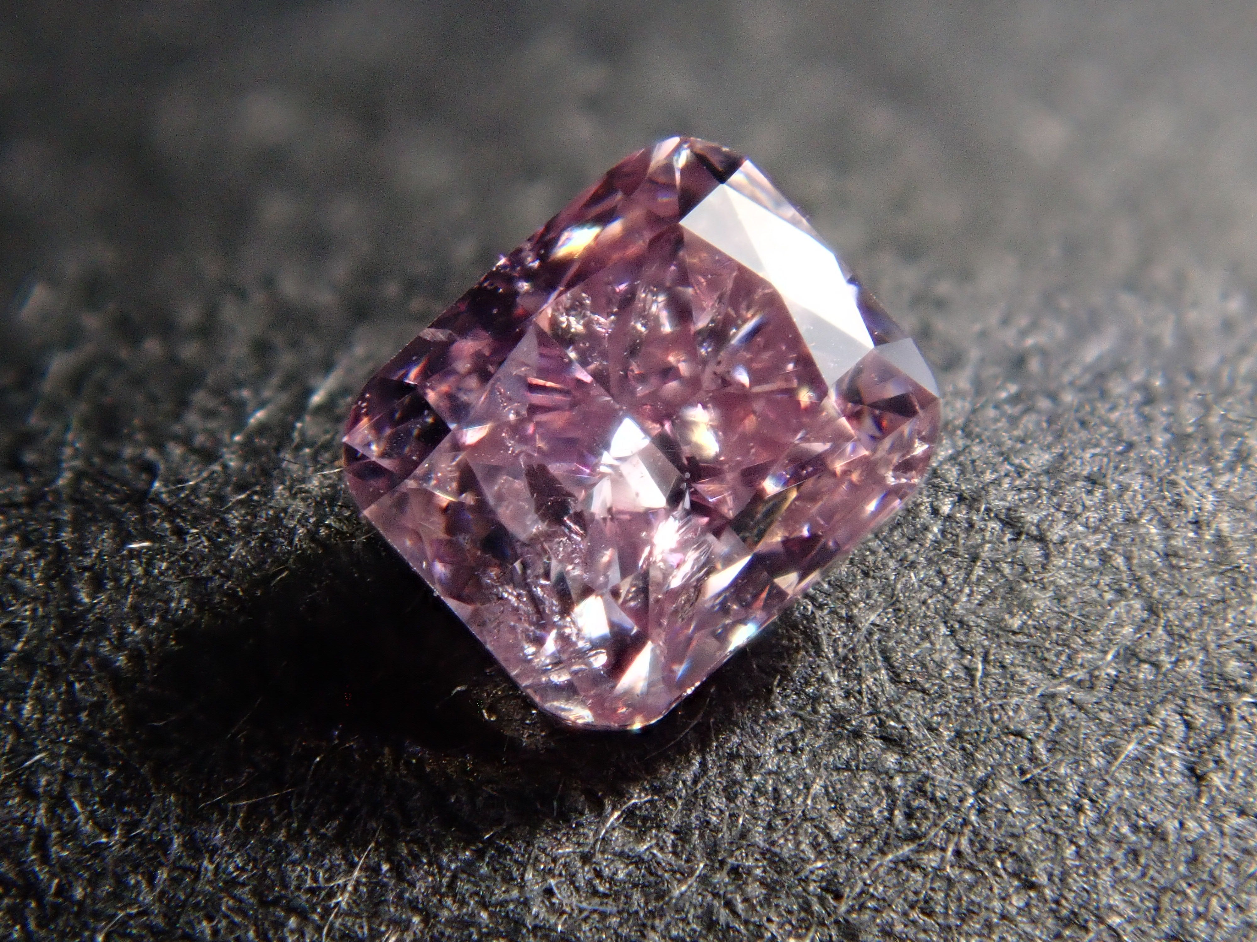 【32501927掲載】ピンクダイヤモンド（クッションカット） 0.157ctルース(FANCY DEEP PUPPLE PINK, I1)