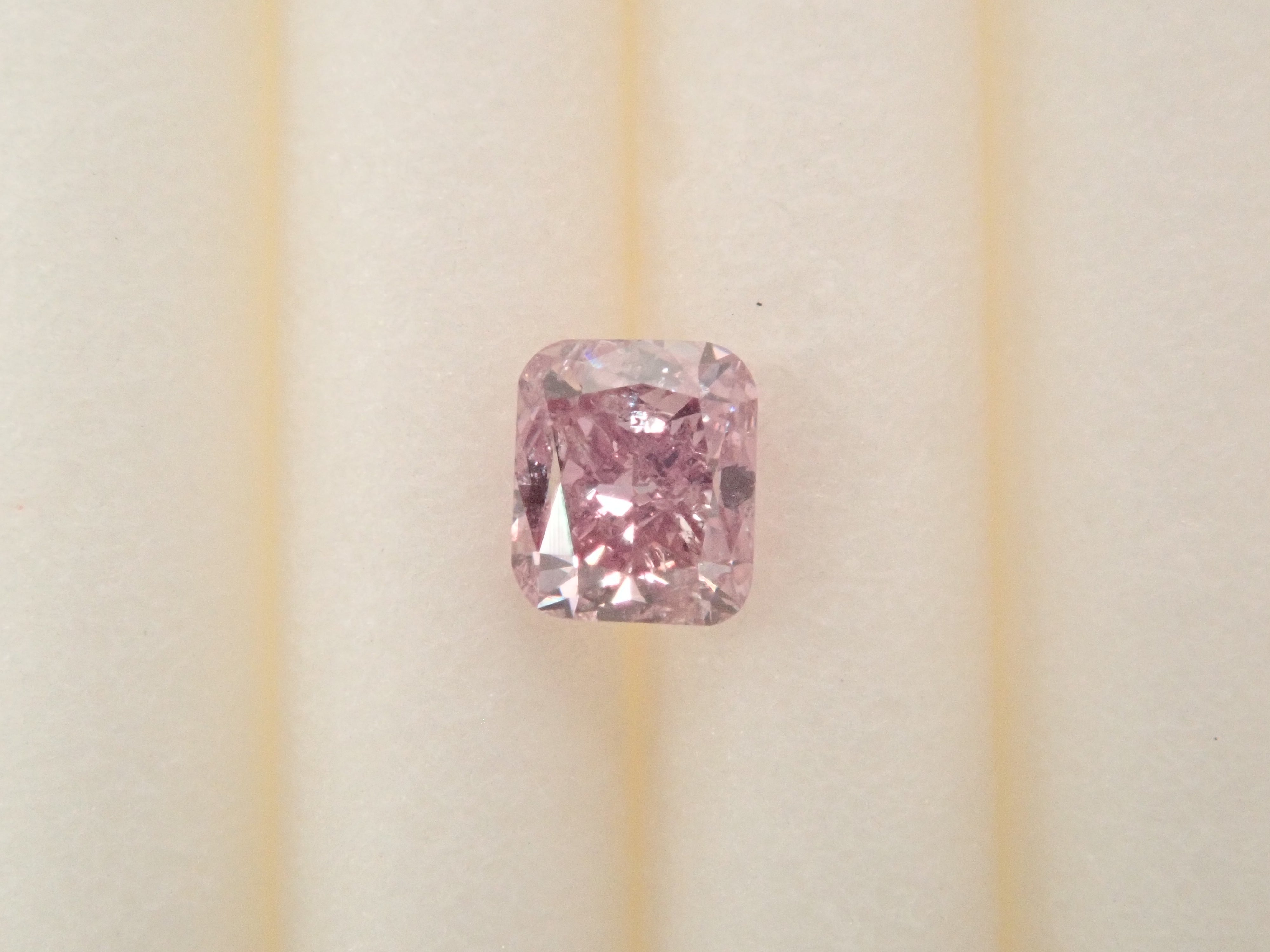 【32501927掲載】ピンクダイヤモンド（クッションカット） 0.157ctルース(FANCY DEEP PUPPLE PINK, I1)