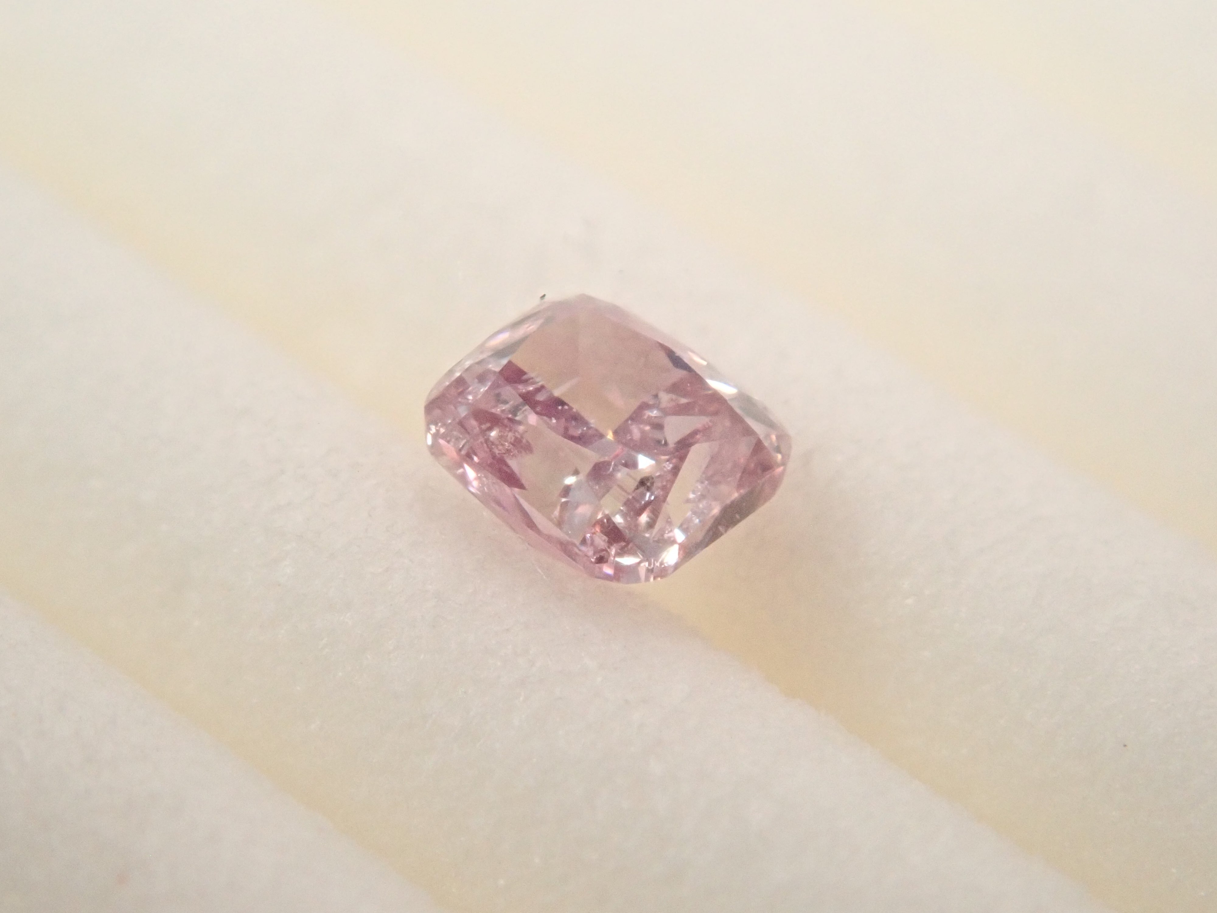 【32501927掲載】ピンクダイヤモンド（クッションカット） 0.157ctルース(FANCY DEEP PUPPLE PINK, I1)