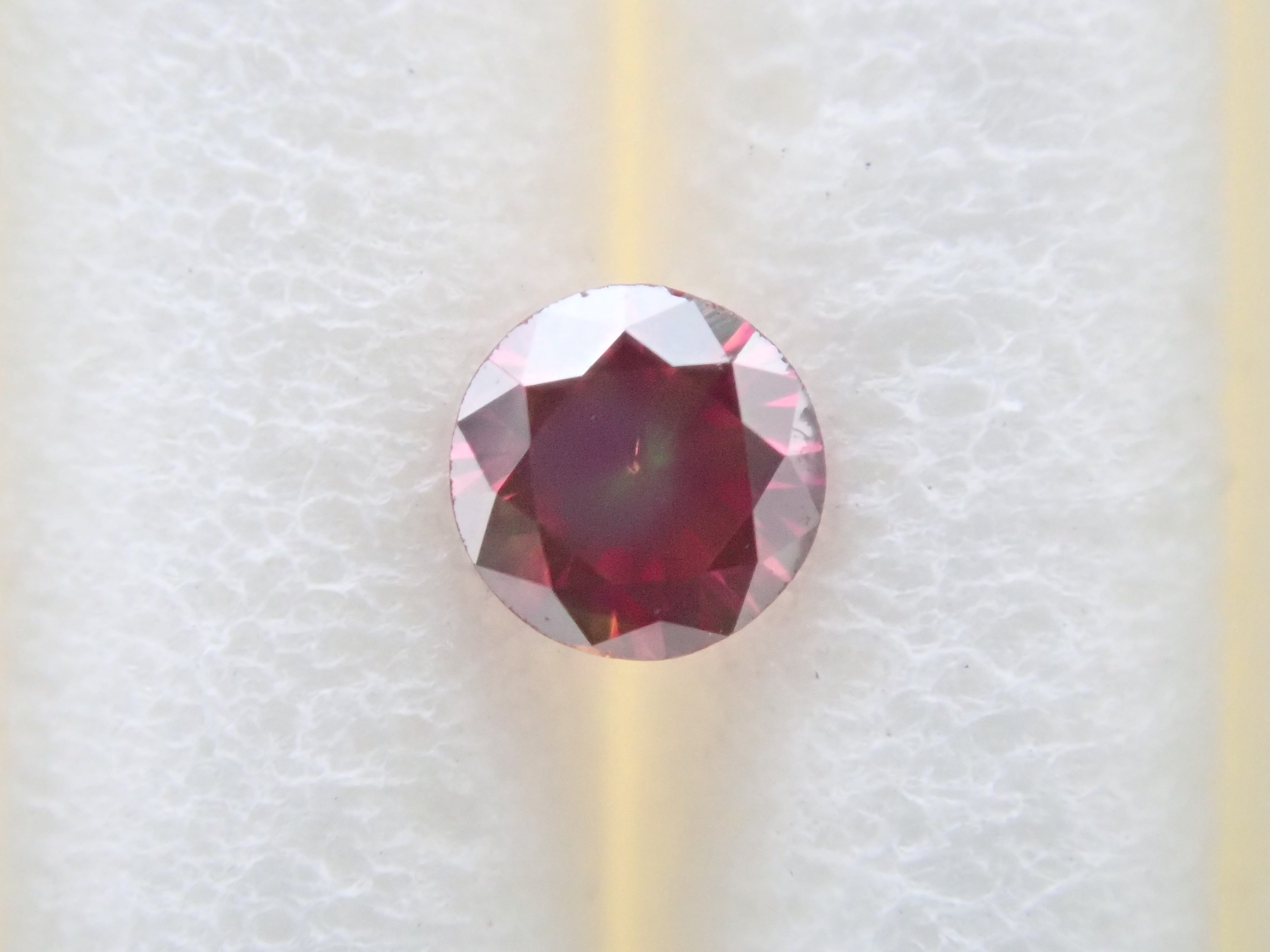 【32501458掲載】レッドダイヤモンド（トリートメント） 0.065ctルース(FANCY PURPLISH RED, VS2)