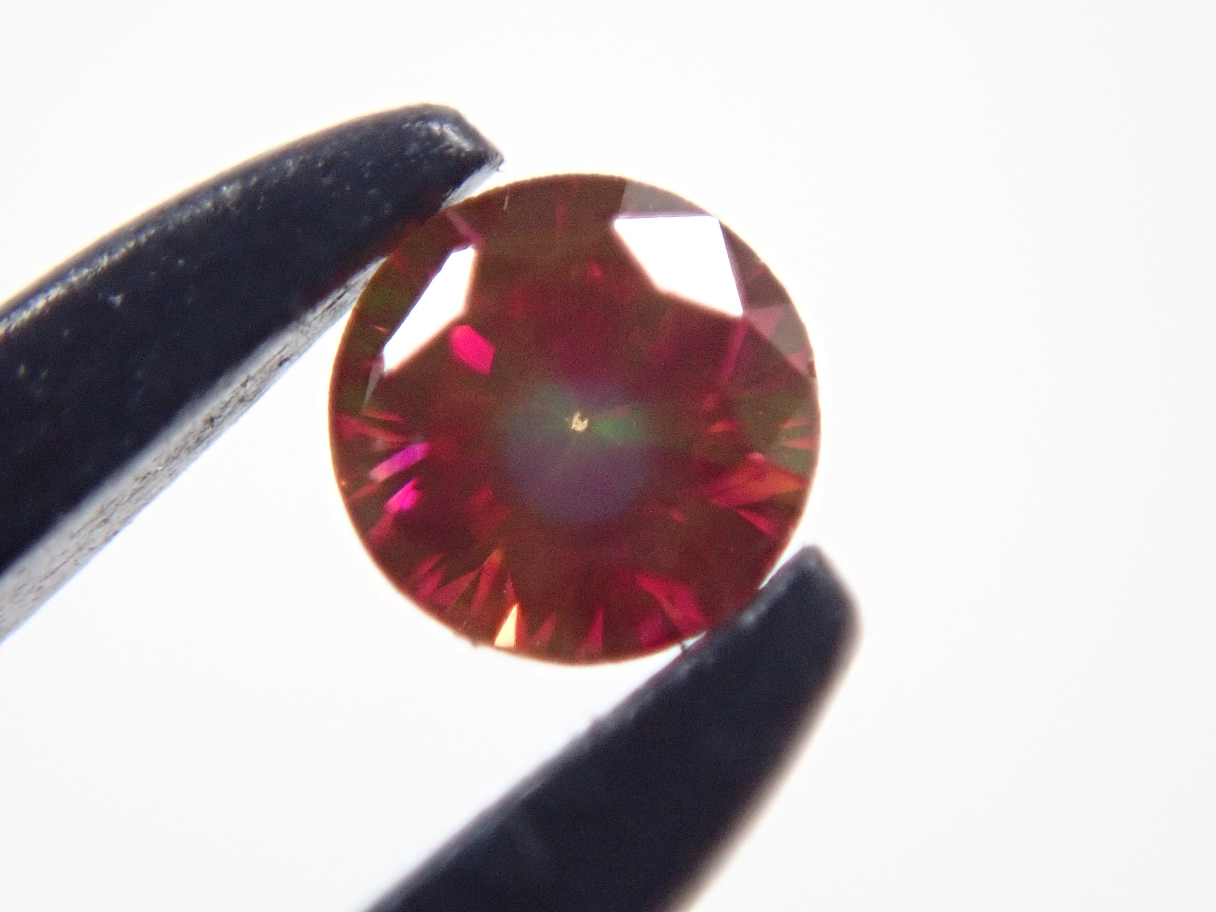 【32501458掲載】レッドダイヤモンド（トリートメント） 0.065ctルース(FANCY PURPLISH RED, VS2)