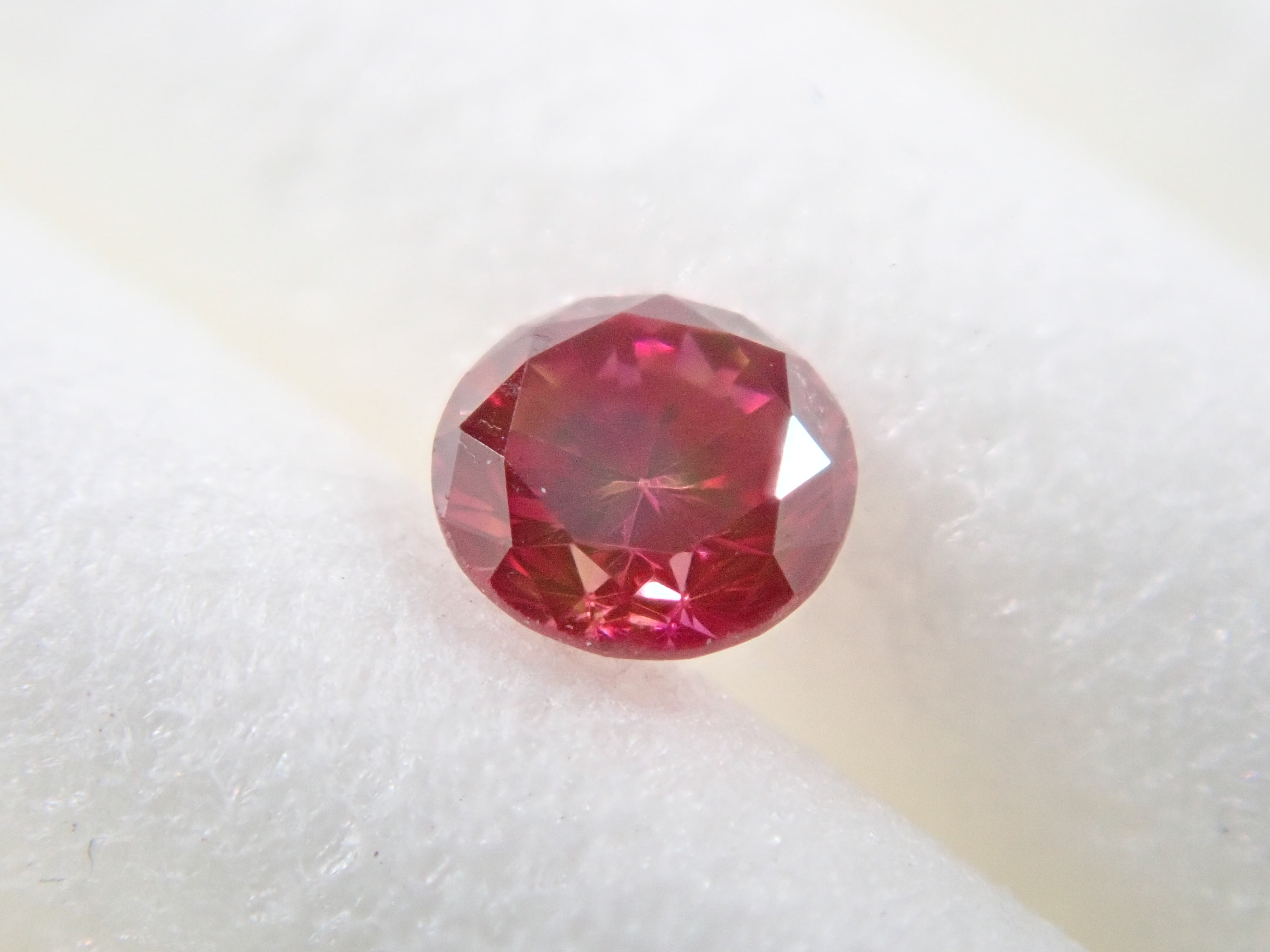 【32501459掲載】レッドダイヤモンド（トリートメント） 0.070ctルース(FANCY PURPLISH RED, VS1)