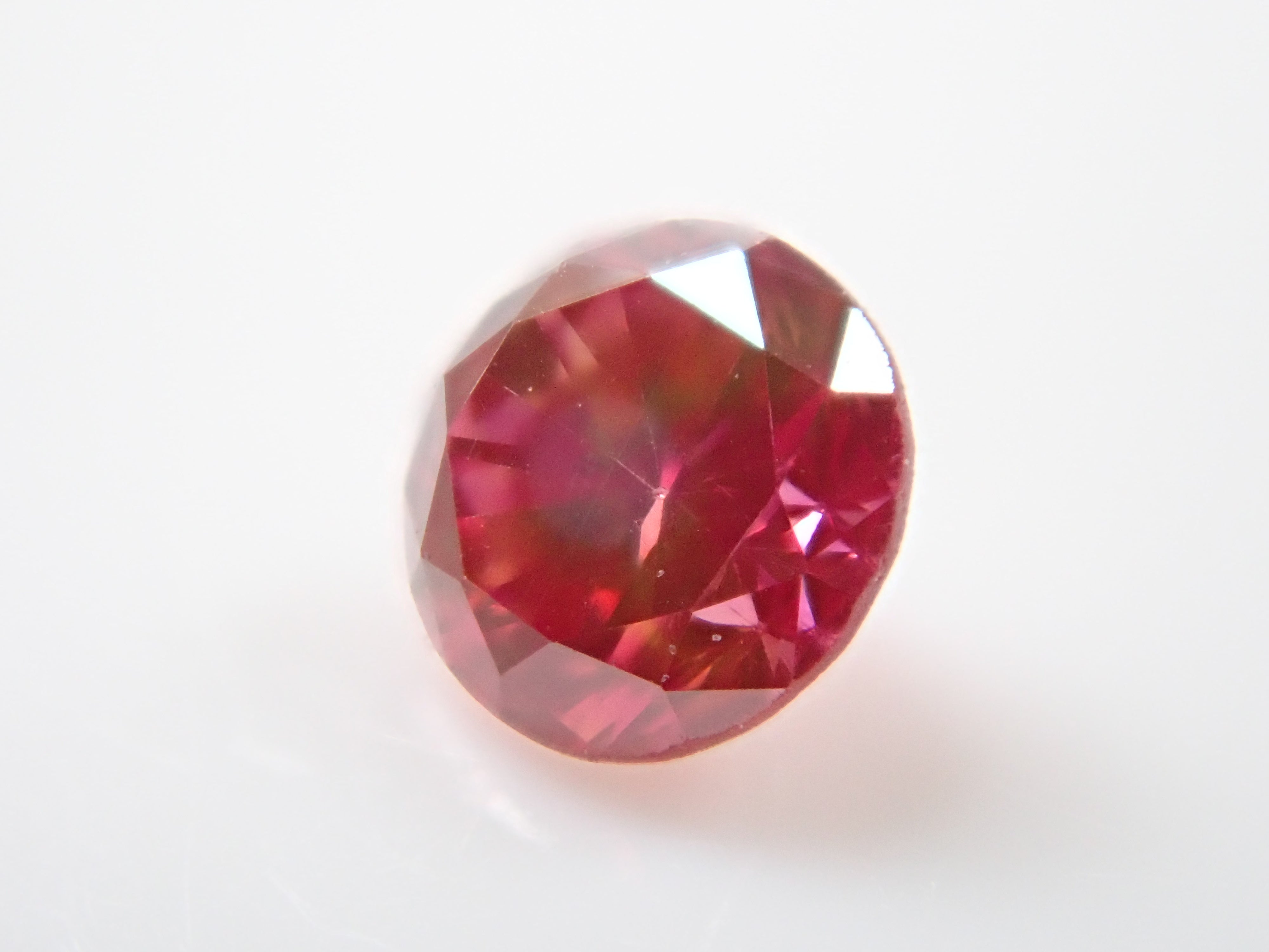 【32501459掲載】レッドダイヤモンド（トリートメント） 0.070ctルース(FANCY PURPLISH RED, VS1)