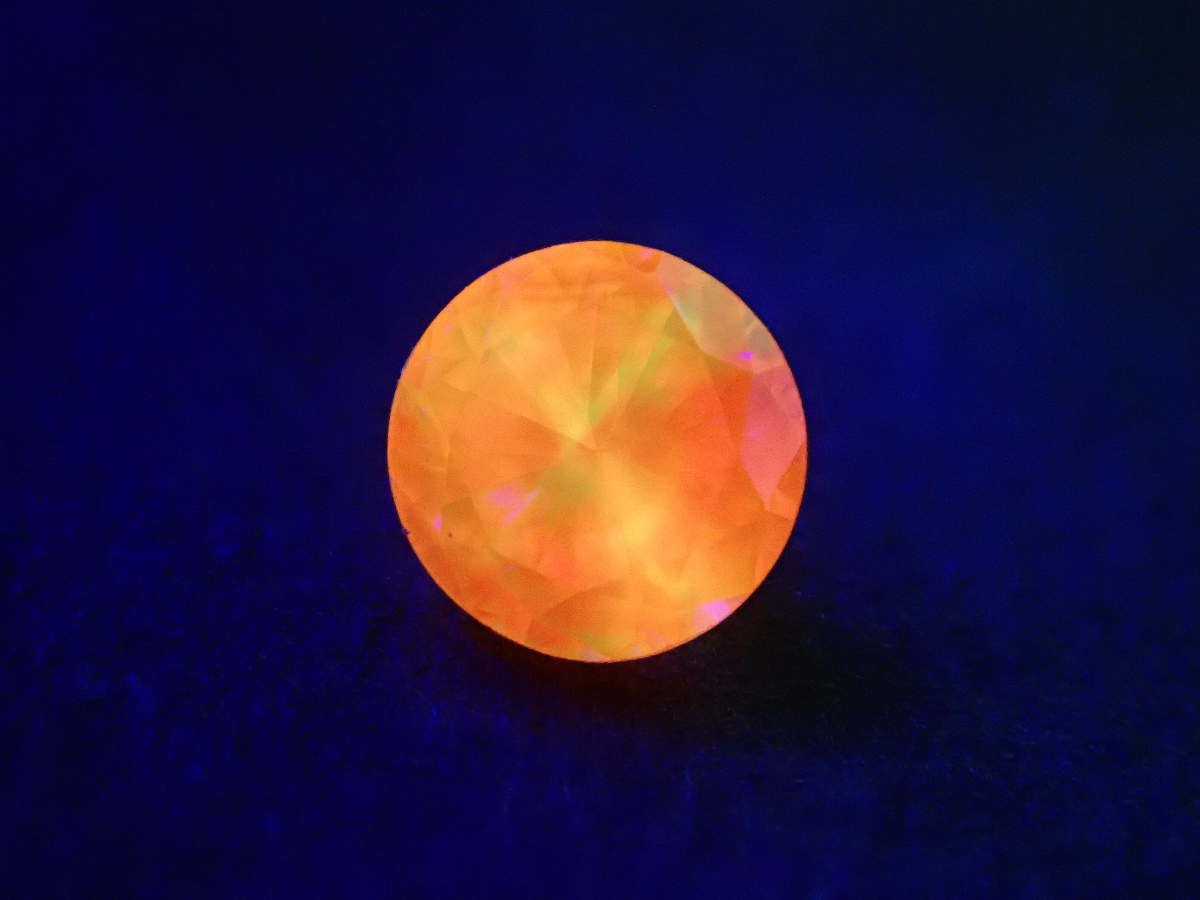 【32501459掲載】レッドダイヤモンド（トリートメント） 0.070ctルース(FANCY PURPLISH RED, VS1)