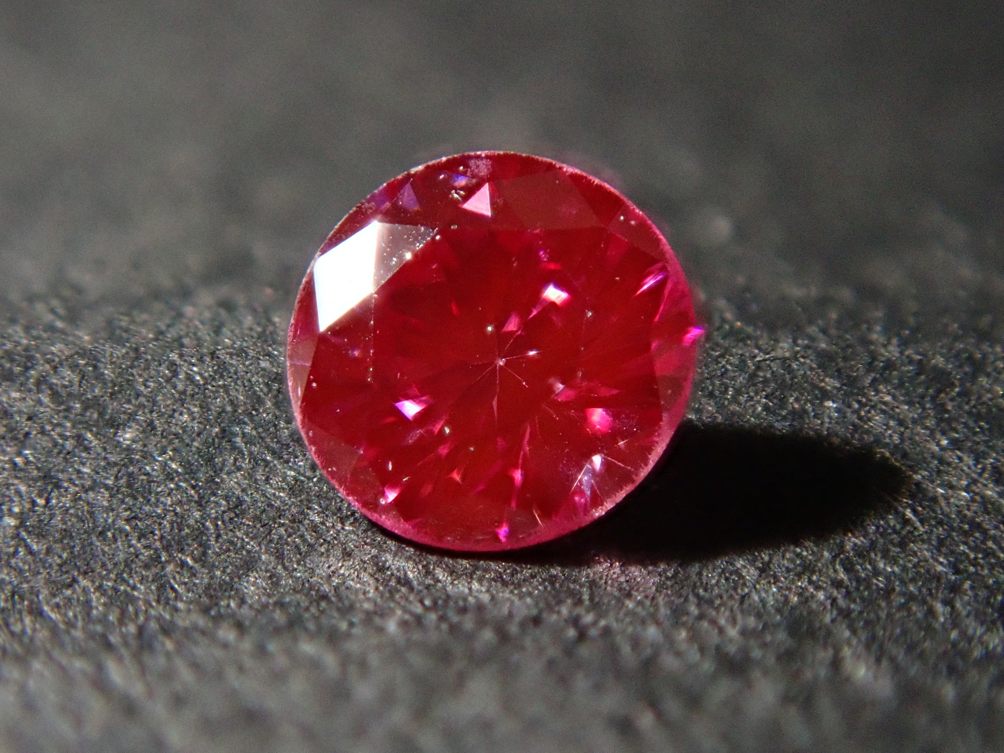 ピンクダイヤモンド（トリートメント） 0.095ctルース(FANCY PURPLISH PURPLISH PINK, SI1)