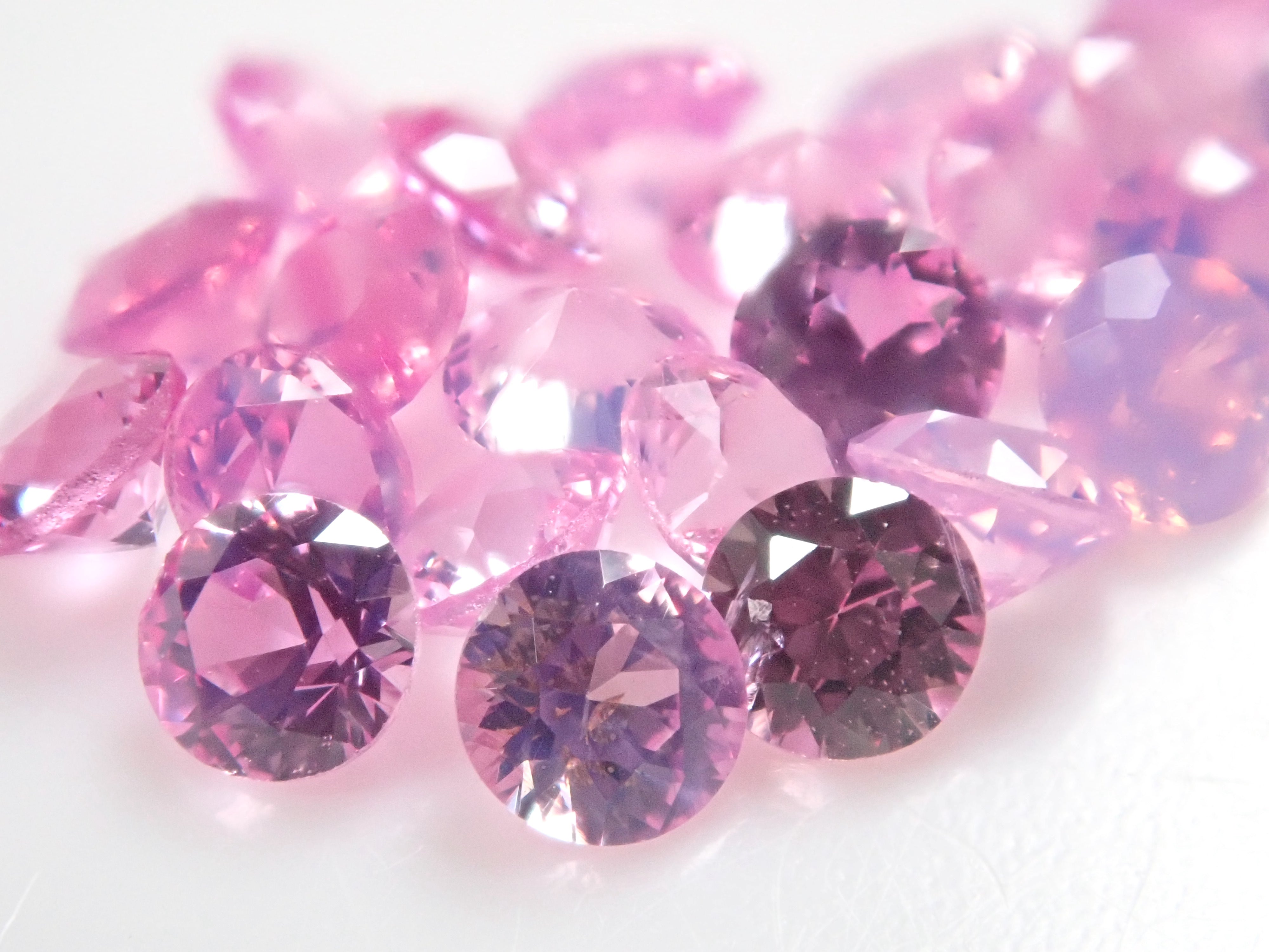 1 unheated silky pink sapphire from Vietnam (round cut)《Discount available for multiple purchases》