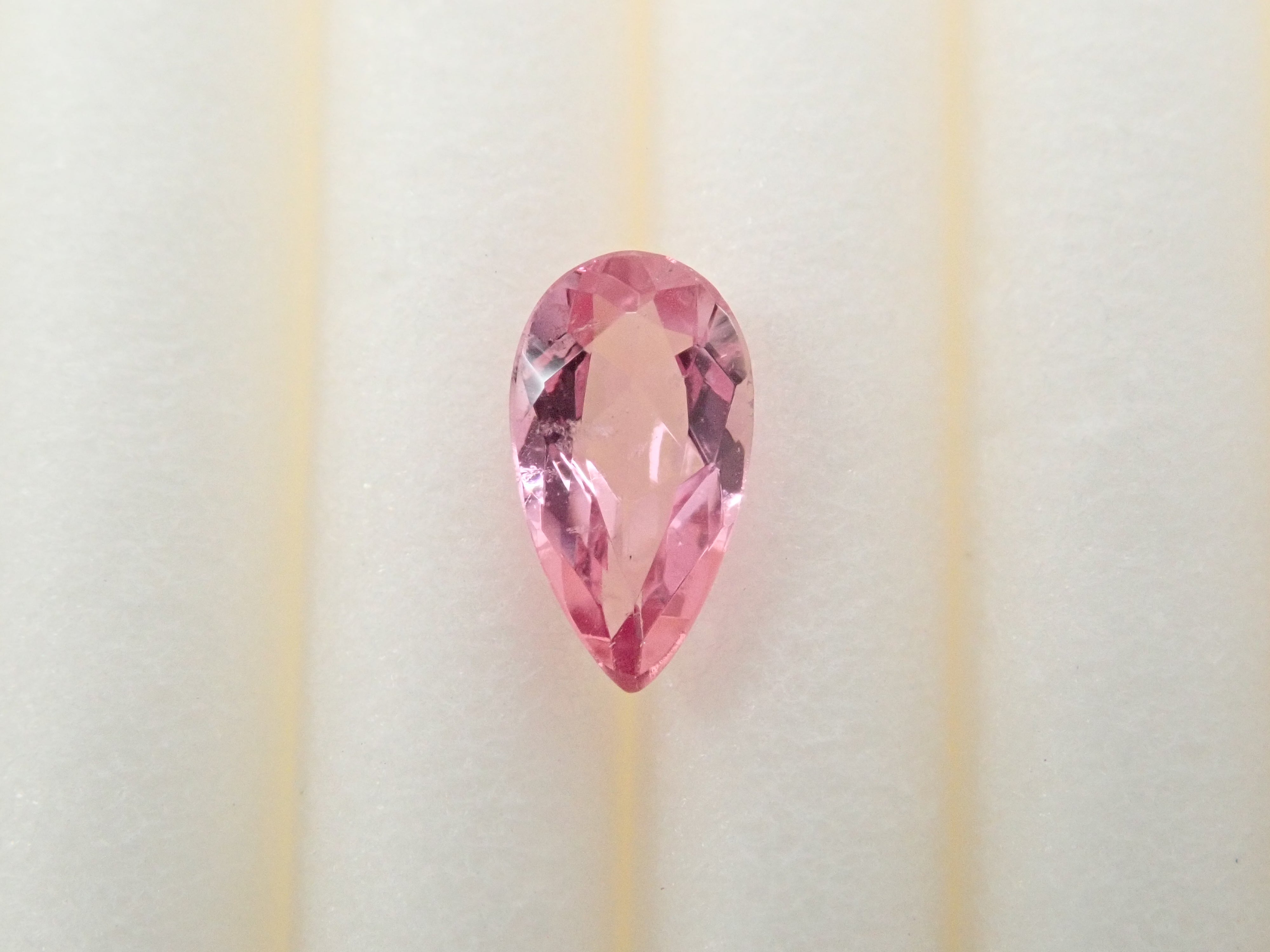 ブラジル産非加熱ピンクインペリアルトパーズ（シェリーピンク） 0.240ctルース