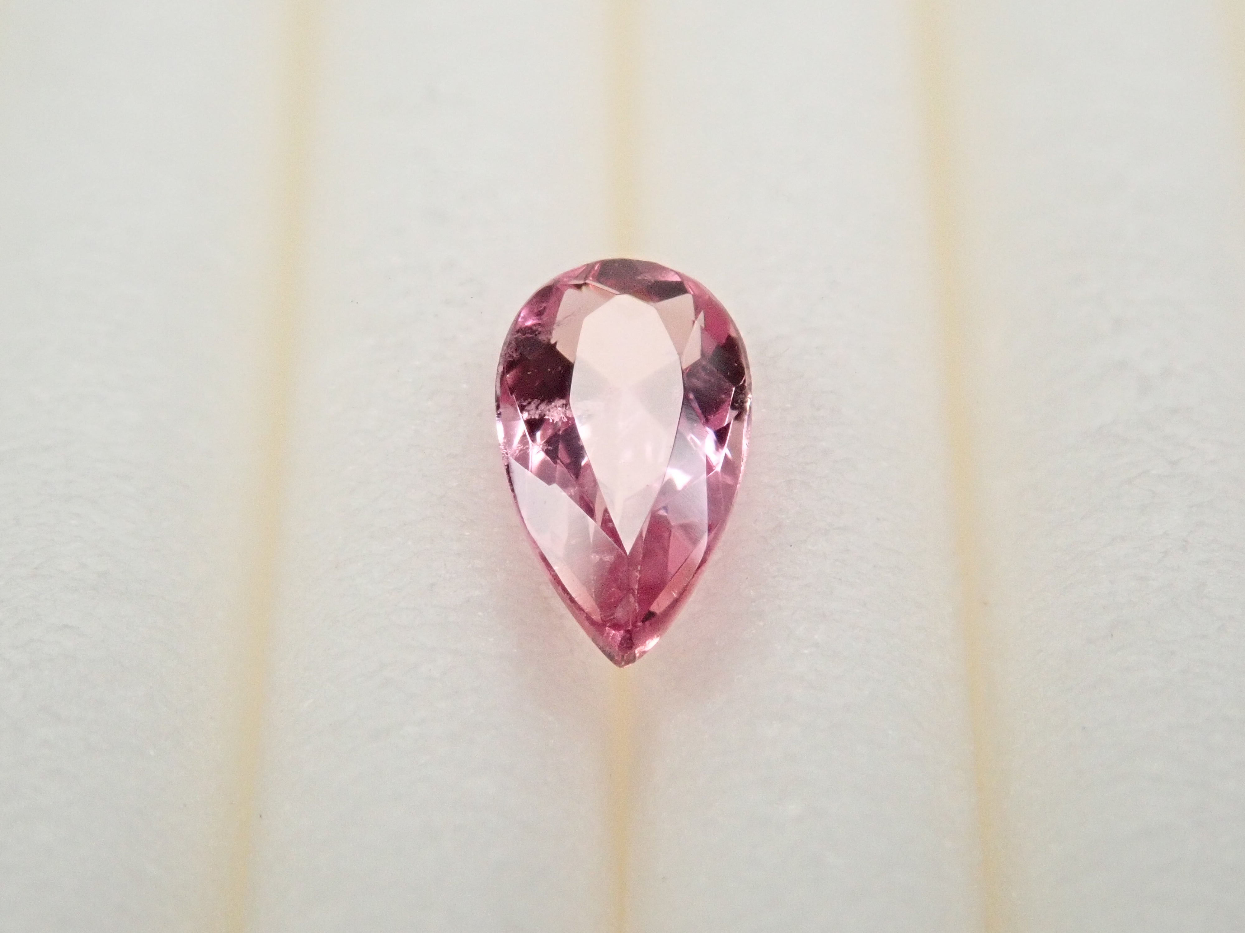 ブラジル産非加熱ピンクインペリアルトパーズ（シェリーピンク） 0.240ctルース