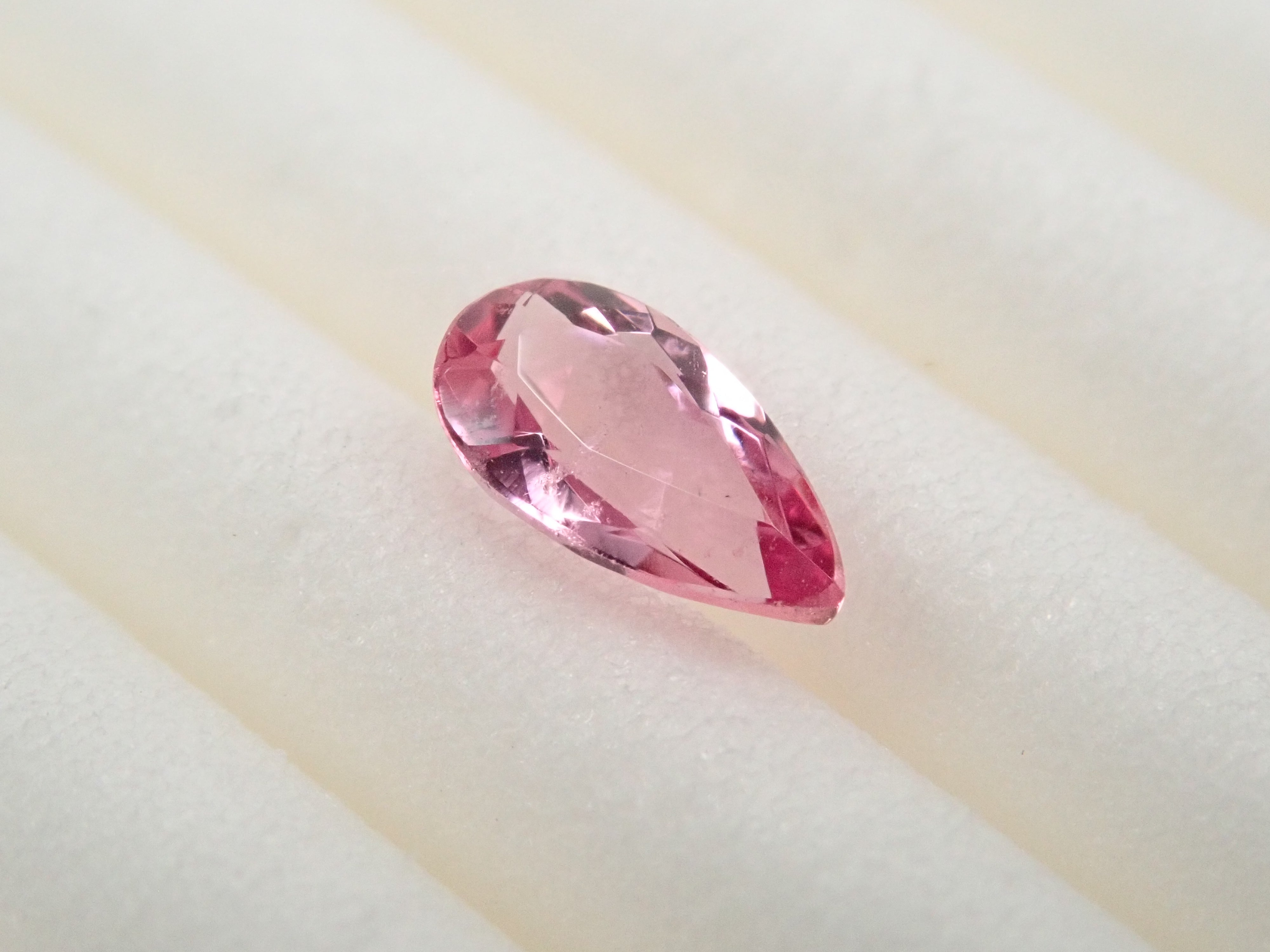 ブラジル産非加熱ピンクインペリアルトパーズ（シェリーピンク） 0.240ctルース