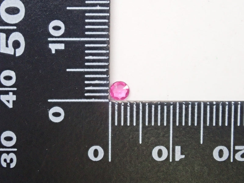モザンビーク産ピンクサファイア 3.2mm/0.126ctルース（ローズカット）
